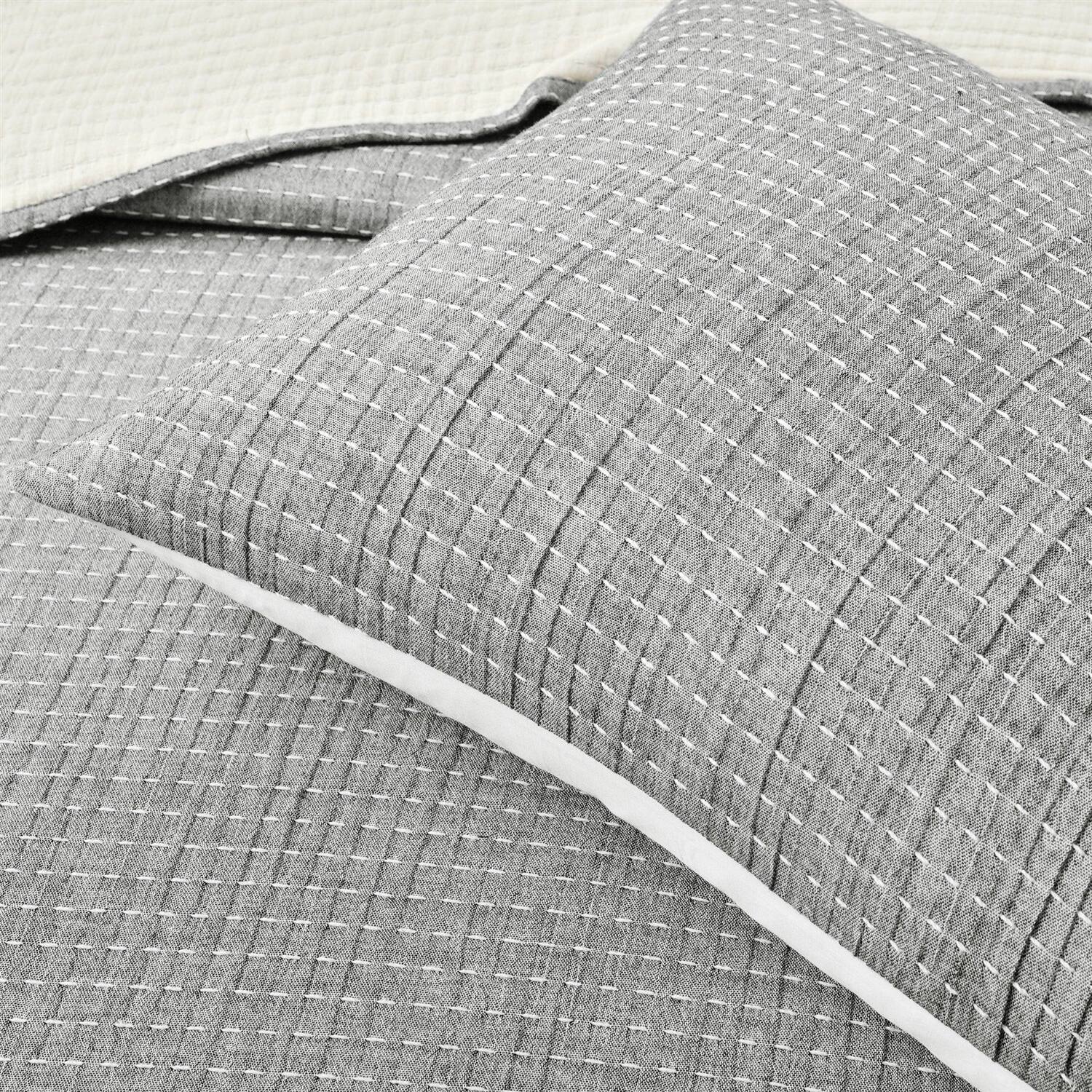 Left. Hivvago - Full/Queen Size 3-Piece Reversible Cotton Yarn Woven Quilt Set in Grey Cream - Grey Cream.