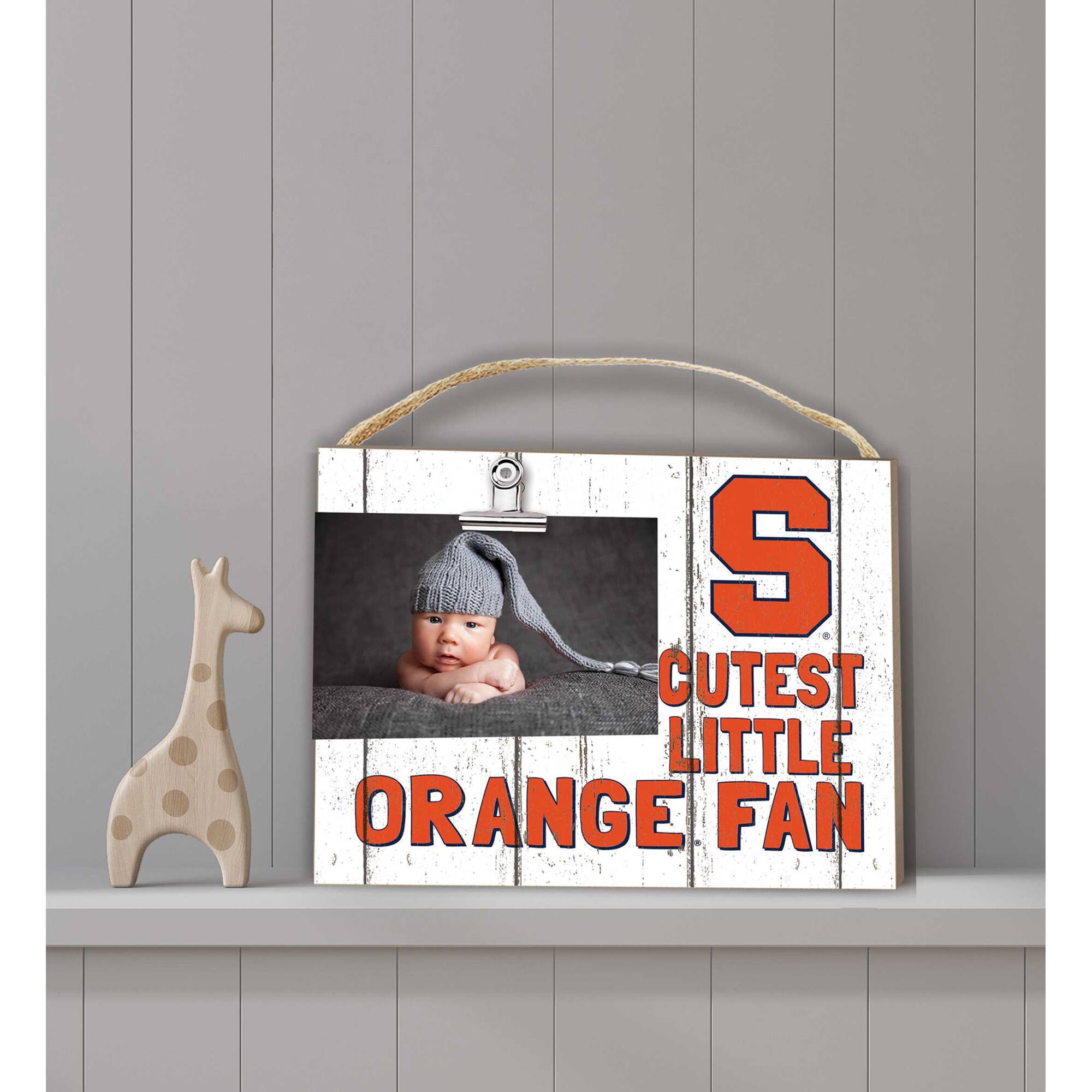 S CUTEST LITTLE ORANGE FAN