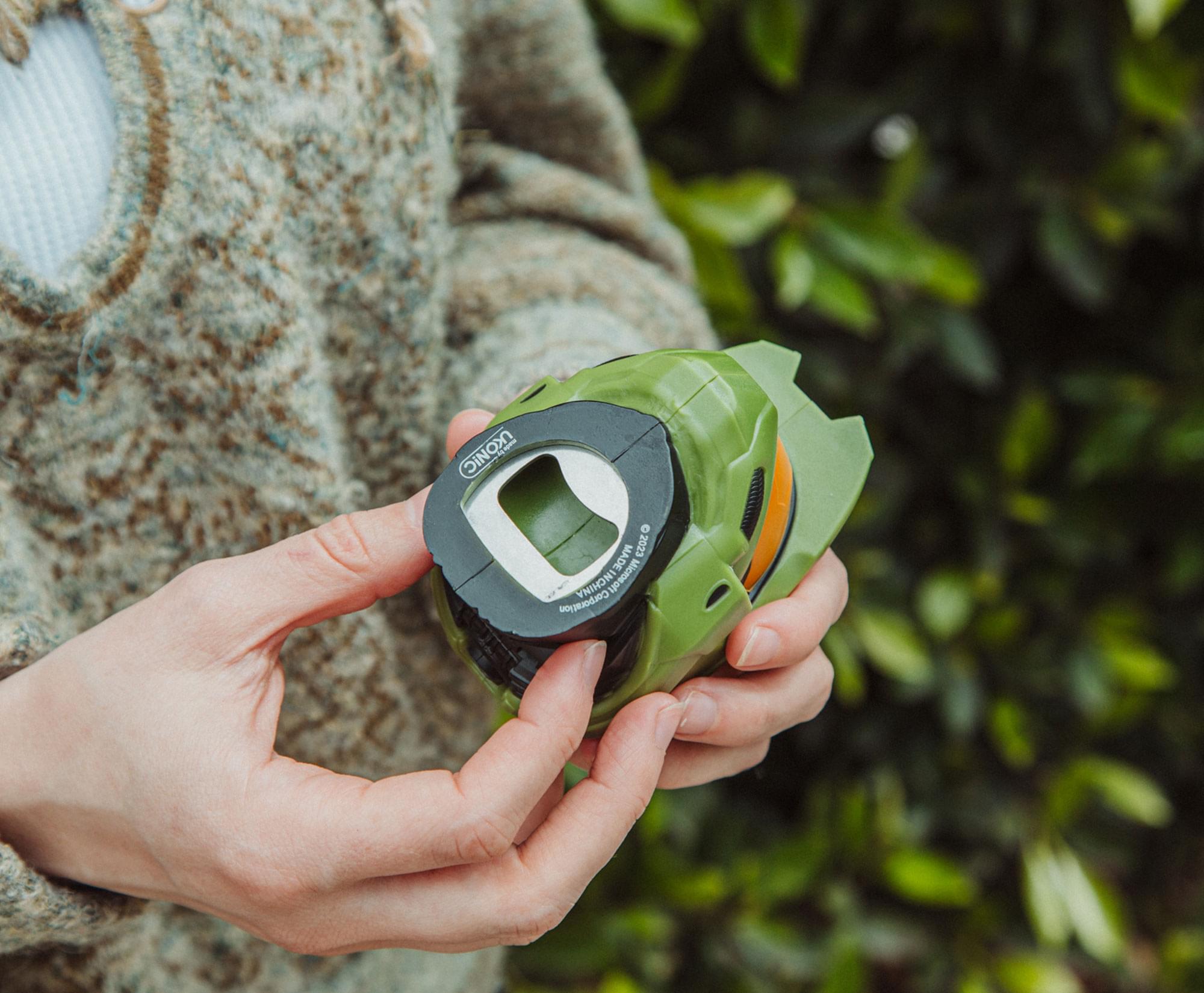 The text on the image reads:

"VICTORINOX
SWISS ARMY
VICTORINOX
MADE IN CHINA
Microsoft Corporation"