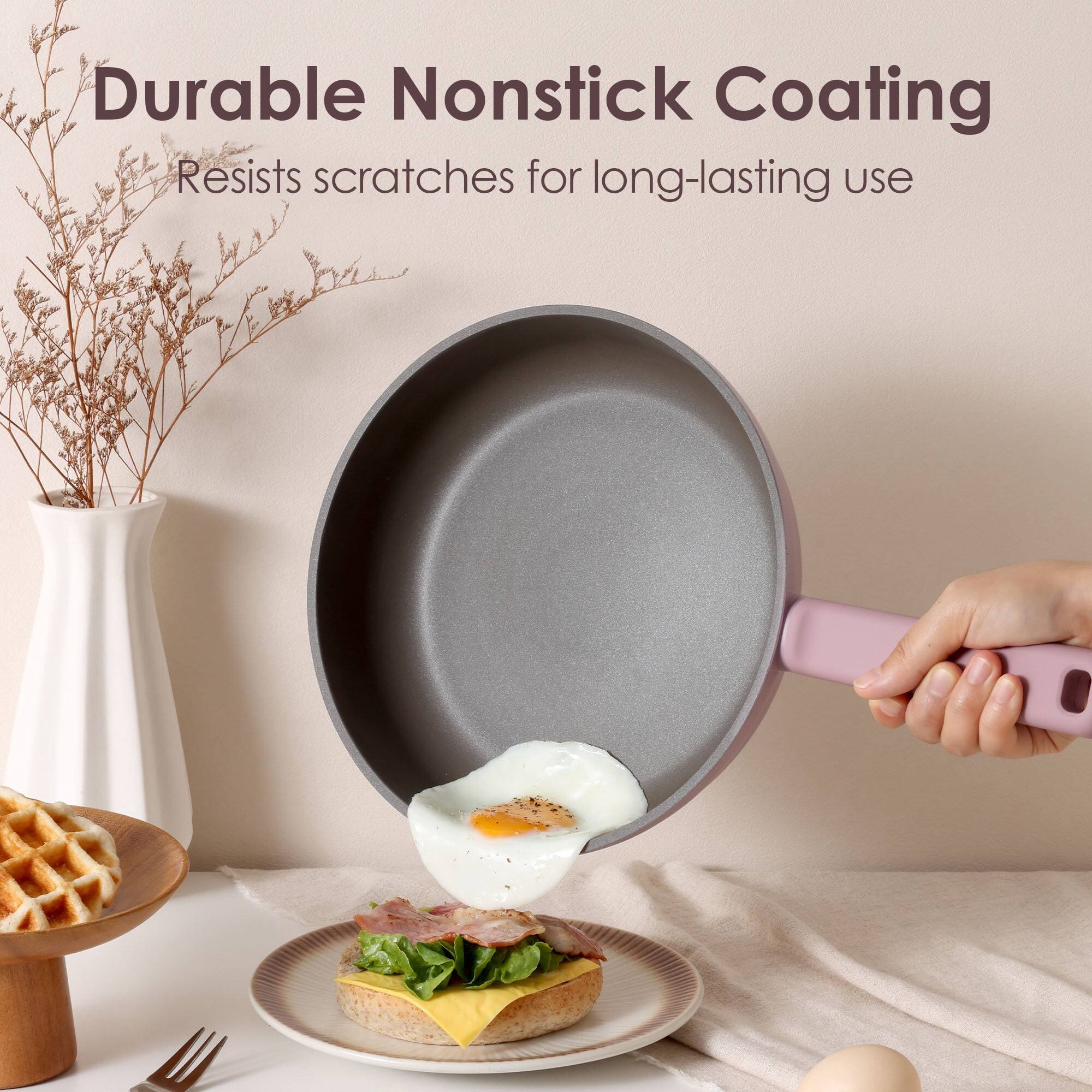 Durable Nonstick Coating  
Resists scratches for long-lasting use