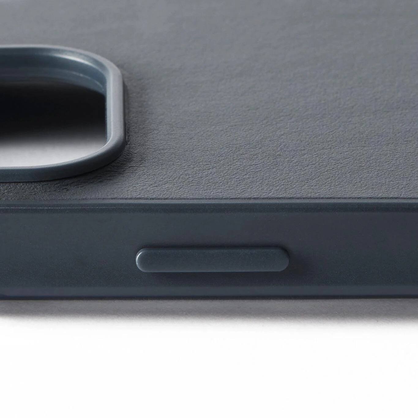 Alt View 4. Mujjo - iPhone 16 Pro Shield Case - Steel Blue.