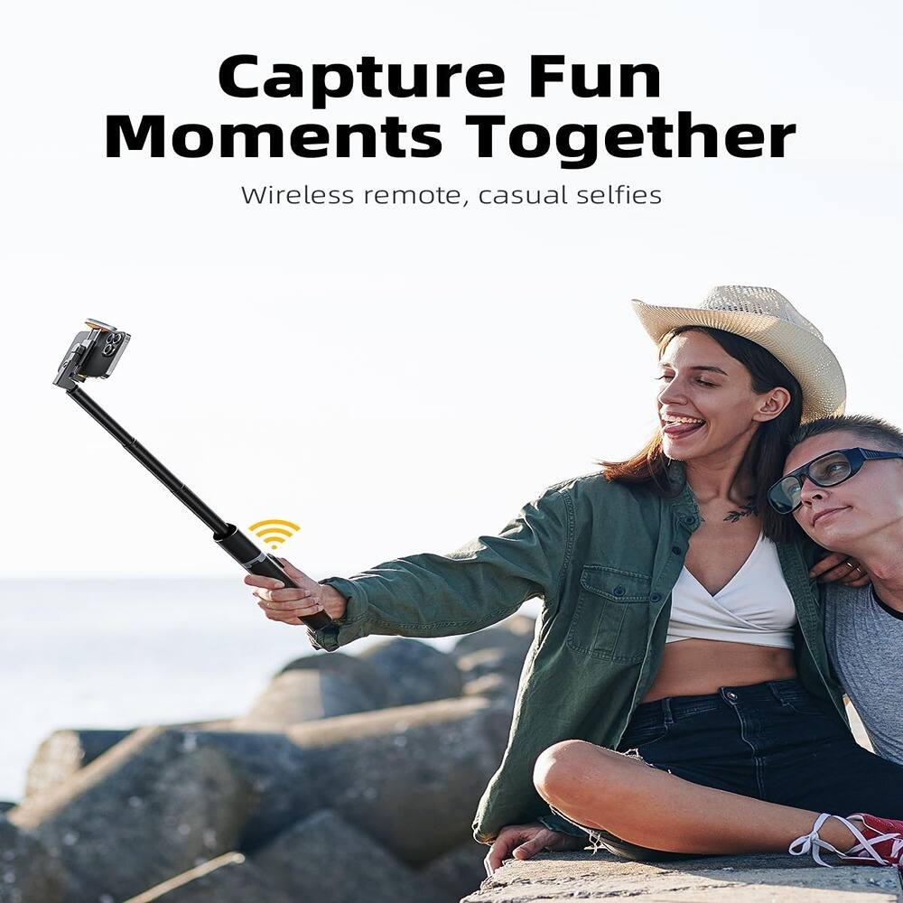 Capture Fun Moments Together  
Wireless remote, casual selfies
