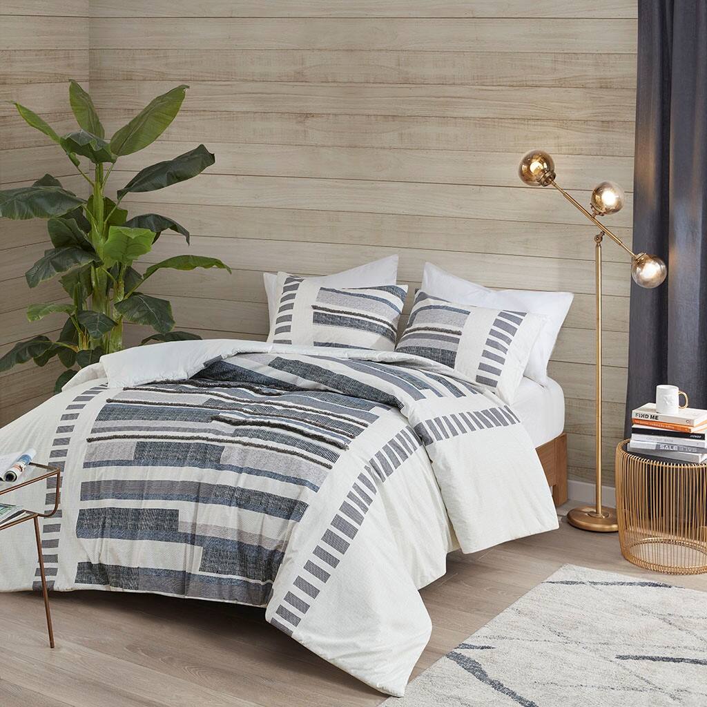 Alt View 1. Gracie Mills - Gracie Mills Oconnor 3 Piece Boho Cotton Printed Duvet Cover Set with Trims - Navy.