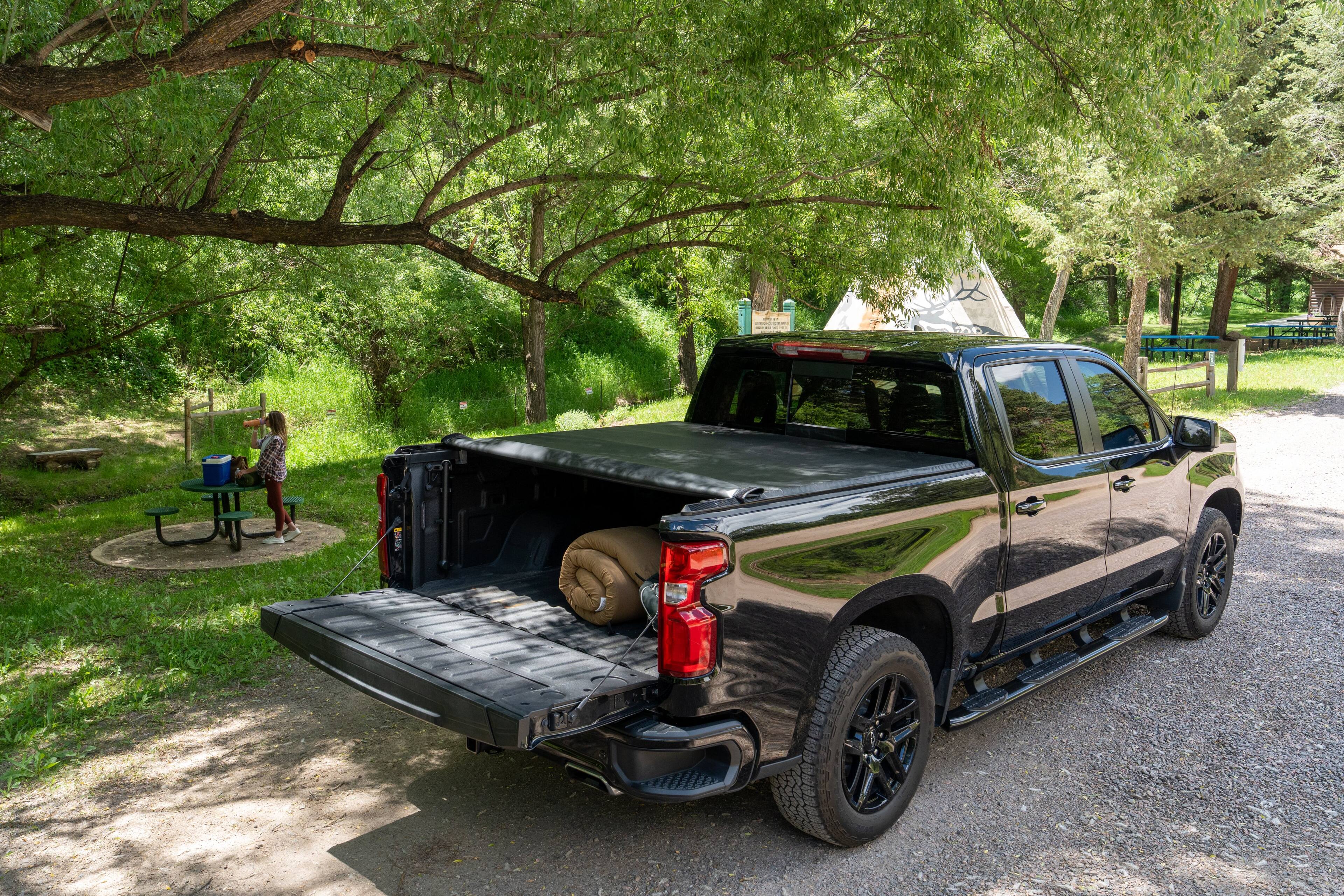 Alt View 1. Bestop - EZ-Roll Soft Tonneau - '07-Current Tundra; For 5.5 ft. bed - Black.