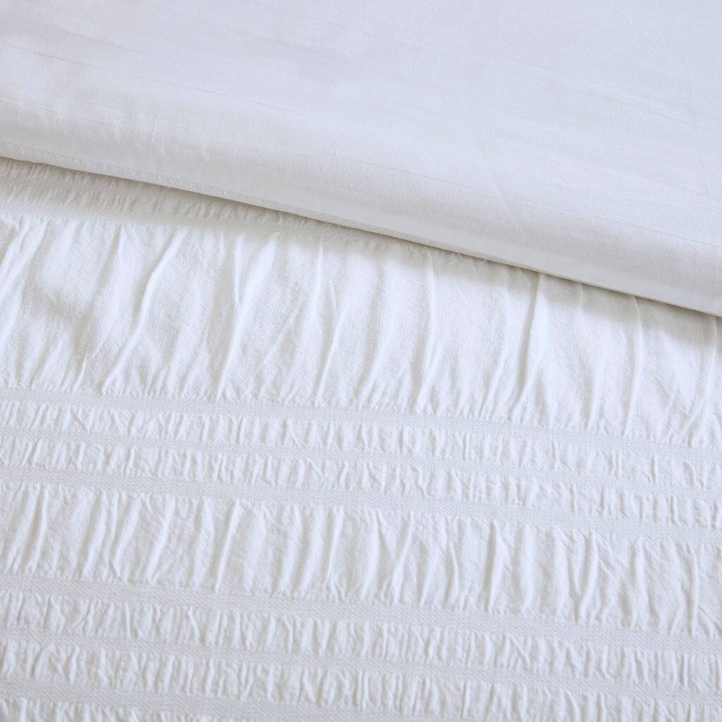 Alt View 5. Gracie Mills - Gracie Mills Stephenson Elegant Seersucker Stripe Duvet Cover Set - White.