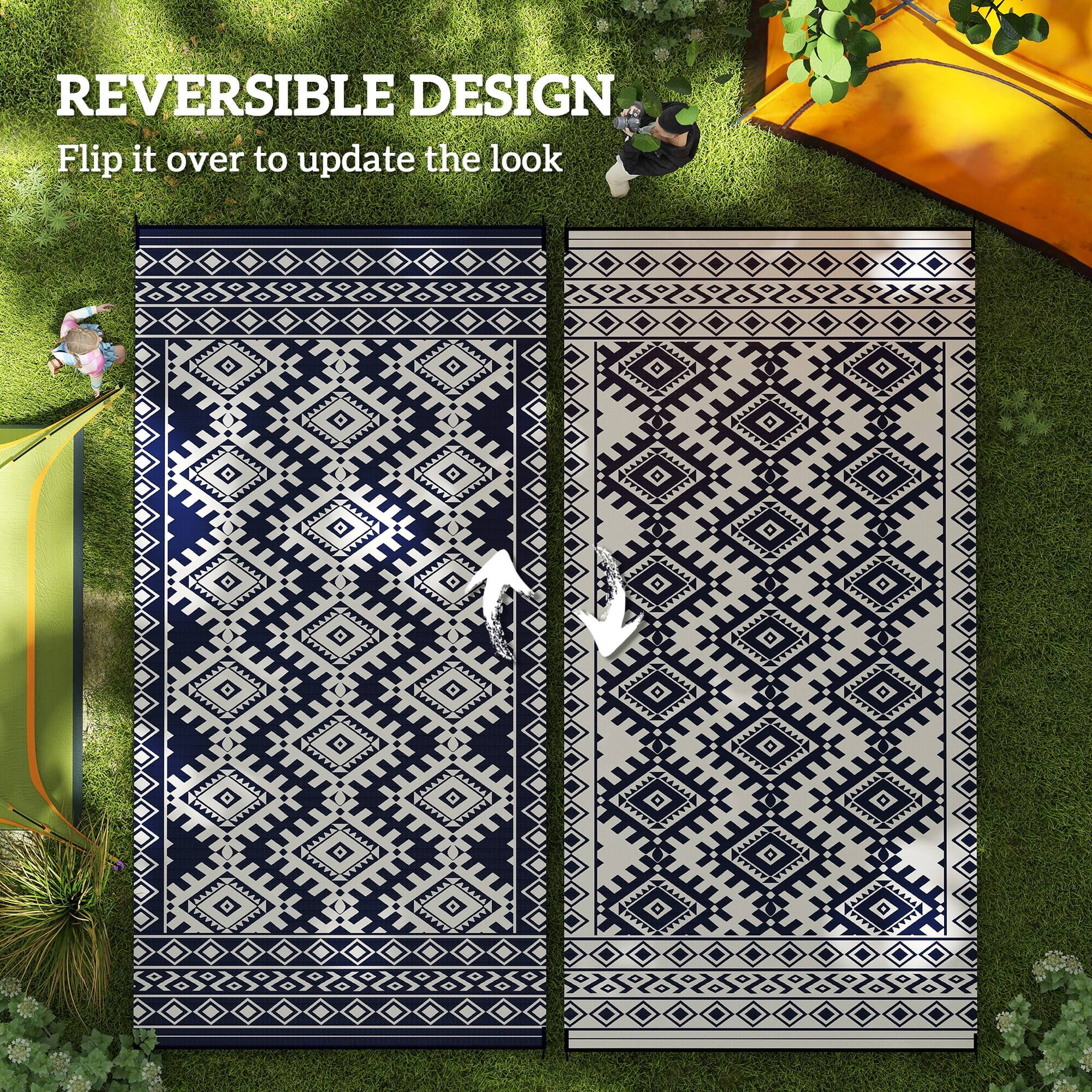 REVERSIBLE DESIGN
Flip it over to update the look
