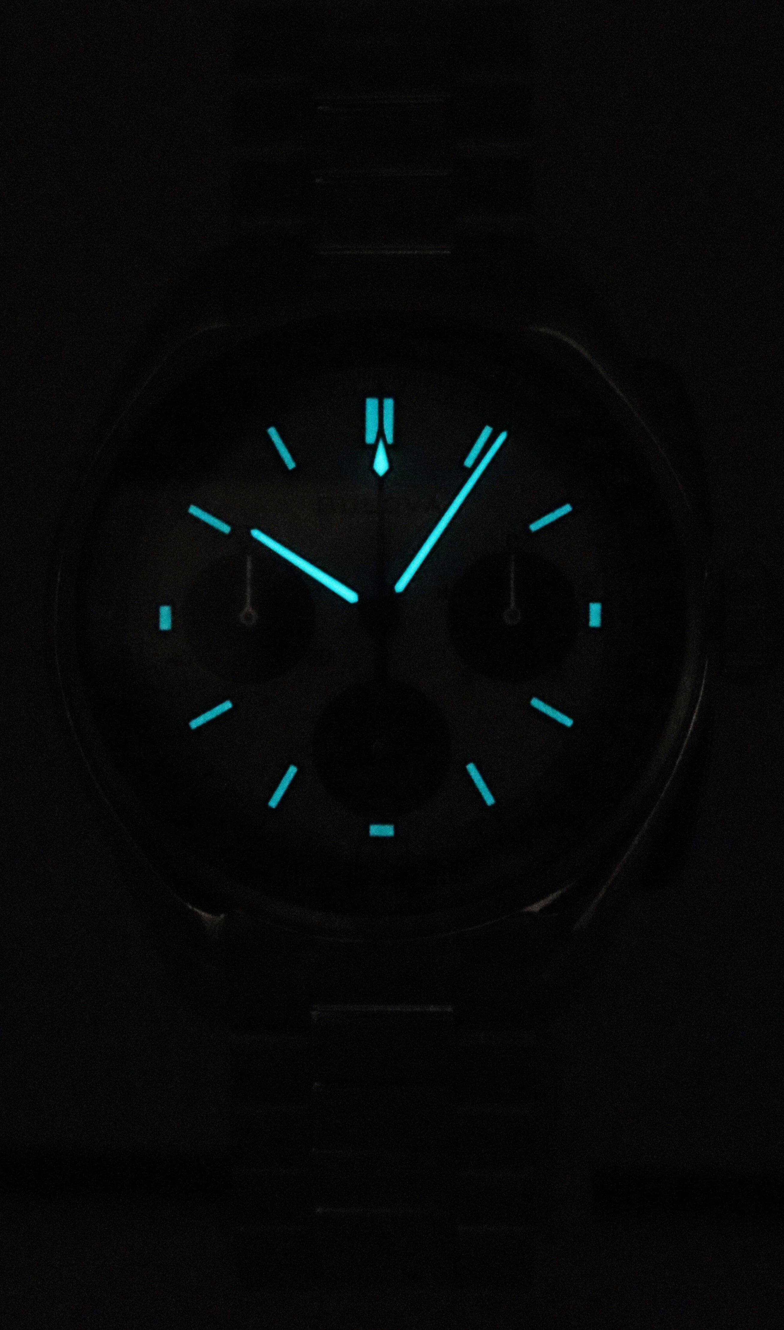 Angle. Bulova - Lunar Pilot Archive Series 98K112 Special Edition Chronograph Silver Dial Men's Watch With Extra Strap 50M - Silver.