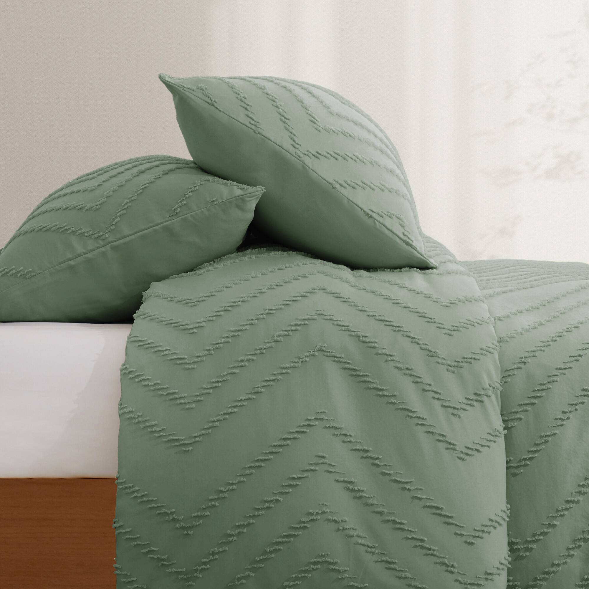 Angle. Peace Nest - Peace Nest Tufted Clipped Jacquard Geometric Duvet Cover & Pillowcase Set - Wave Green.