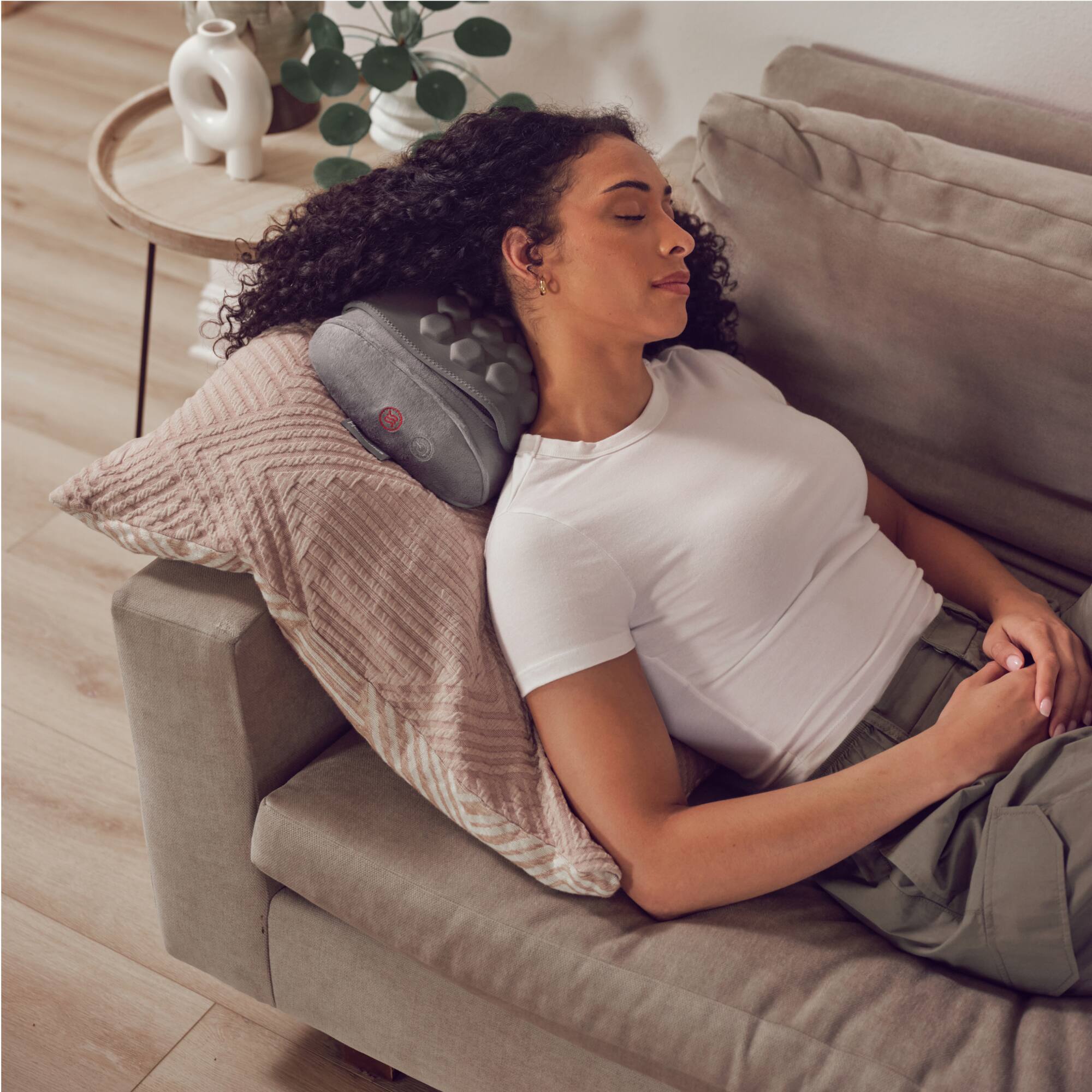 Alt View 14. Homedics - Contour gel shiatsu massage pillow - Gray.