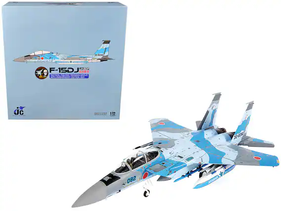 Sure, here is the corrected and grouped text from the image:
---
**Box:**
- OME 32-8082
- SOLE JASDF F-15DJ EAGLE TACTICAL FIGHTER TRAINING GROUP MO 2
- 40TH ANNIVERSARY EDITION 2021
- dc EORIO M 172
- EETON adad I.
- 32-8092 VORDA 082 A %20 LOURZEN
**Logo:**
- JASDF
- F-15DJ
- TACTICAL FIGHTER TRAINING GROUP
- 40TH ANNIVERSARY EDITION, 2021
**Model:**
- 32-8082
- 082
**Collection:**
- DIRECTOR 172 COLLECTION
---