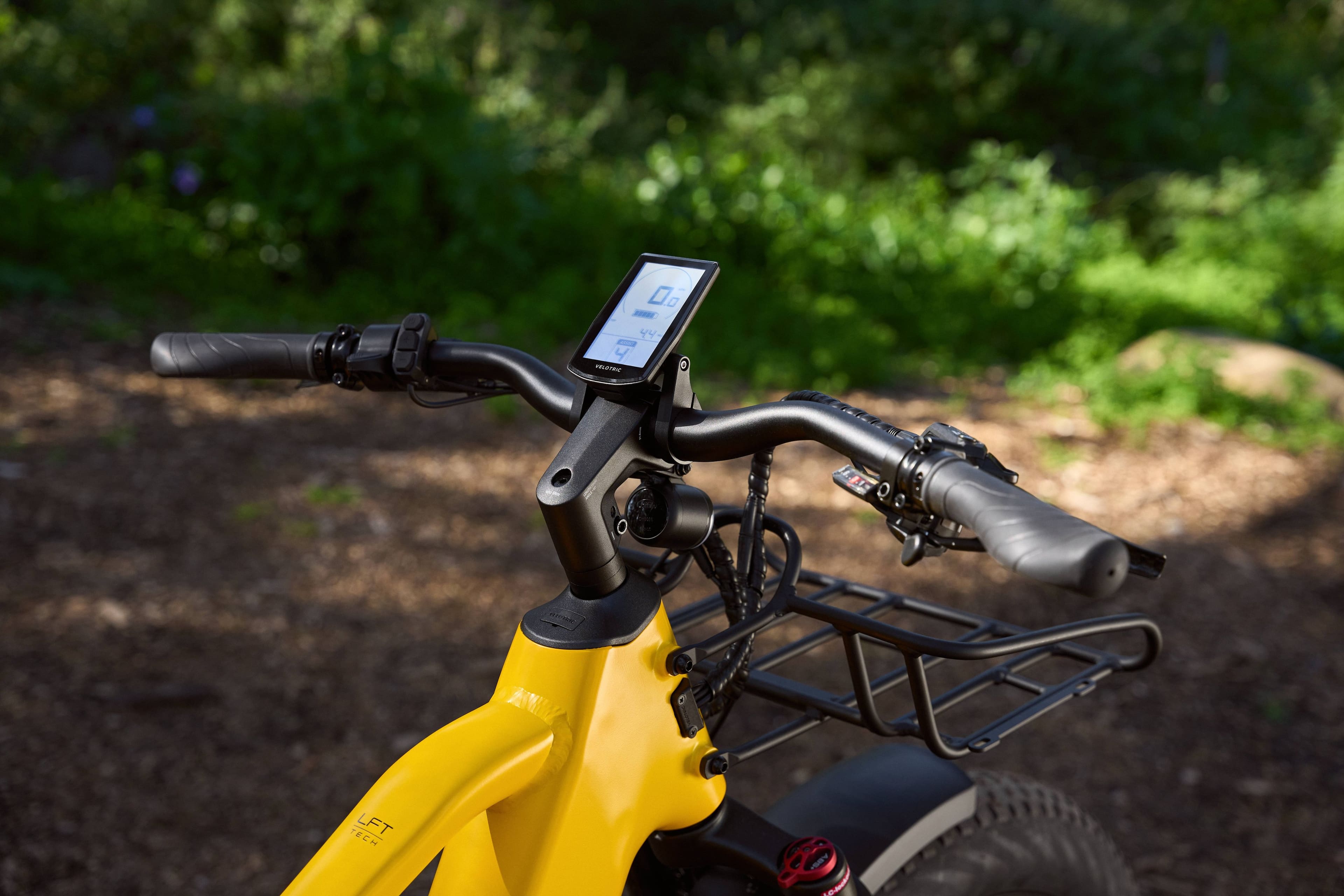 The text on the image reads "0 y4 VLETES 0 TECH LFT 1". However, it is not clear what this text represents or its purpose. It could be a code, a message, or a part of the bike's features. To provide a more accurate description, I would need more context or information about the image.