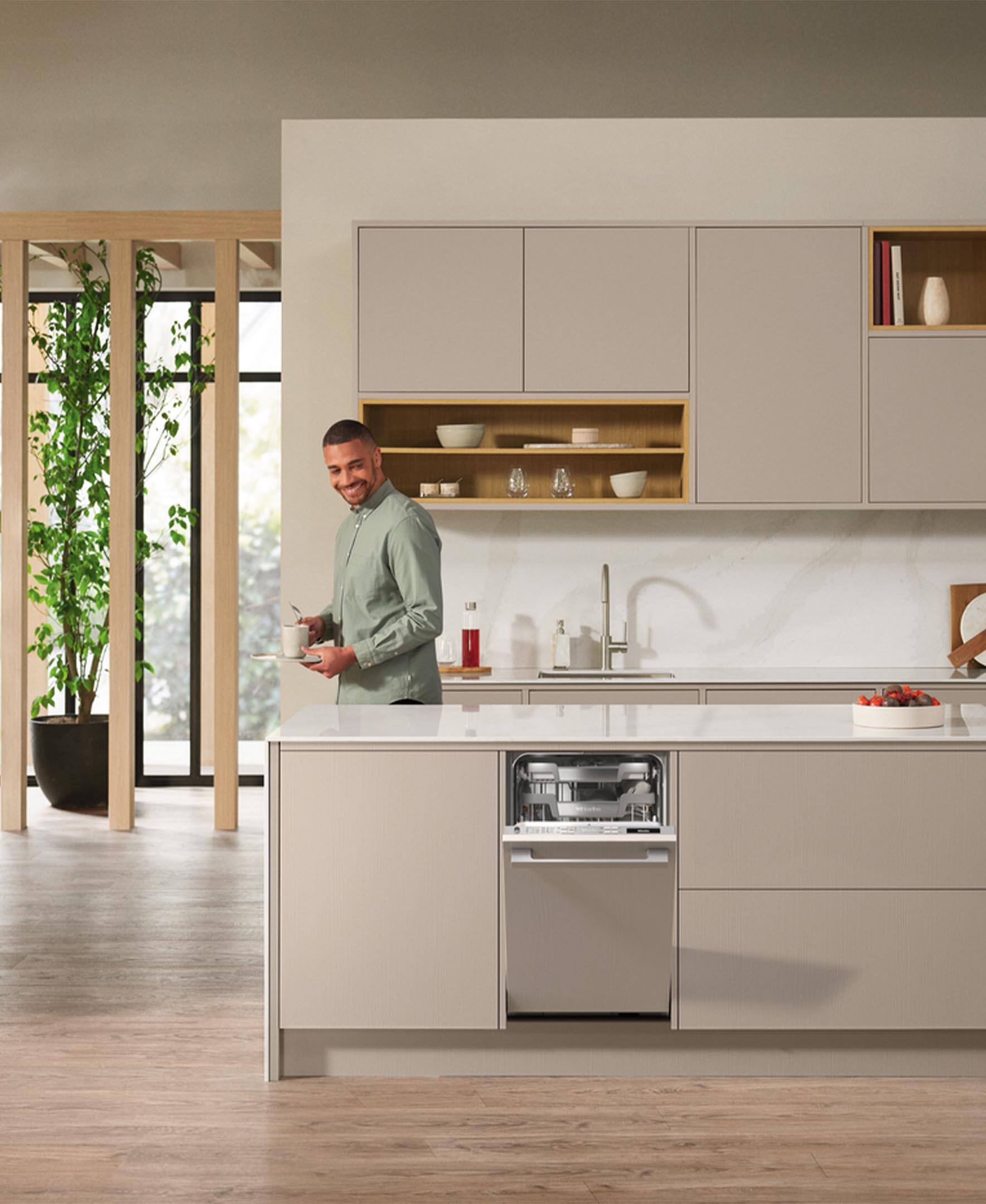 Alt View 2. Miele - G5892SCVi Dishwasher - Custom Panel.