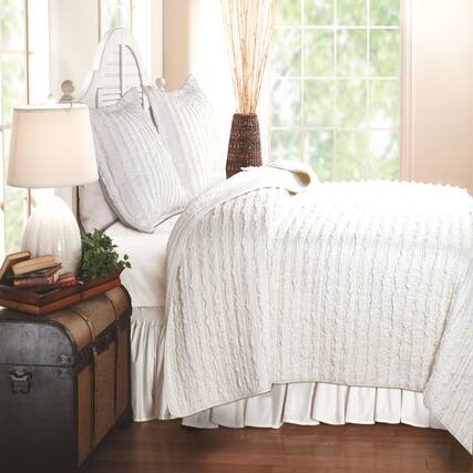 Front. Greenland Home Fashions - Greenland Home Fashion Ruffled Quilt And Pillow Sham Set - 2 - Piece - Twin 68x86", White - White.