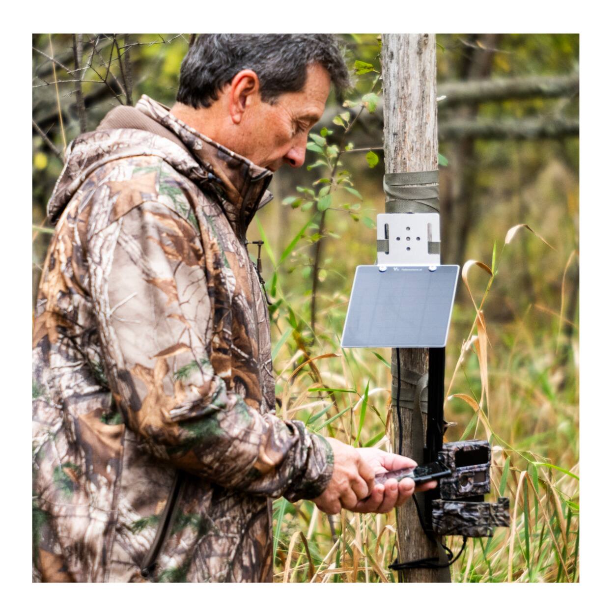 Left. Yellowstone - Yellowstone Y2 Trail Camera Bundle with Card Reader and Accessories (4-Pack).