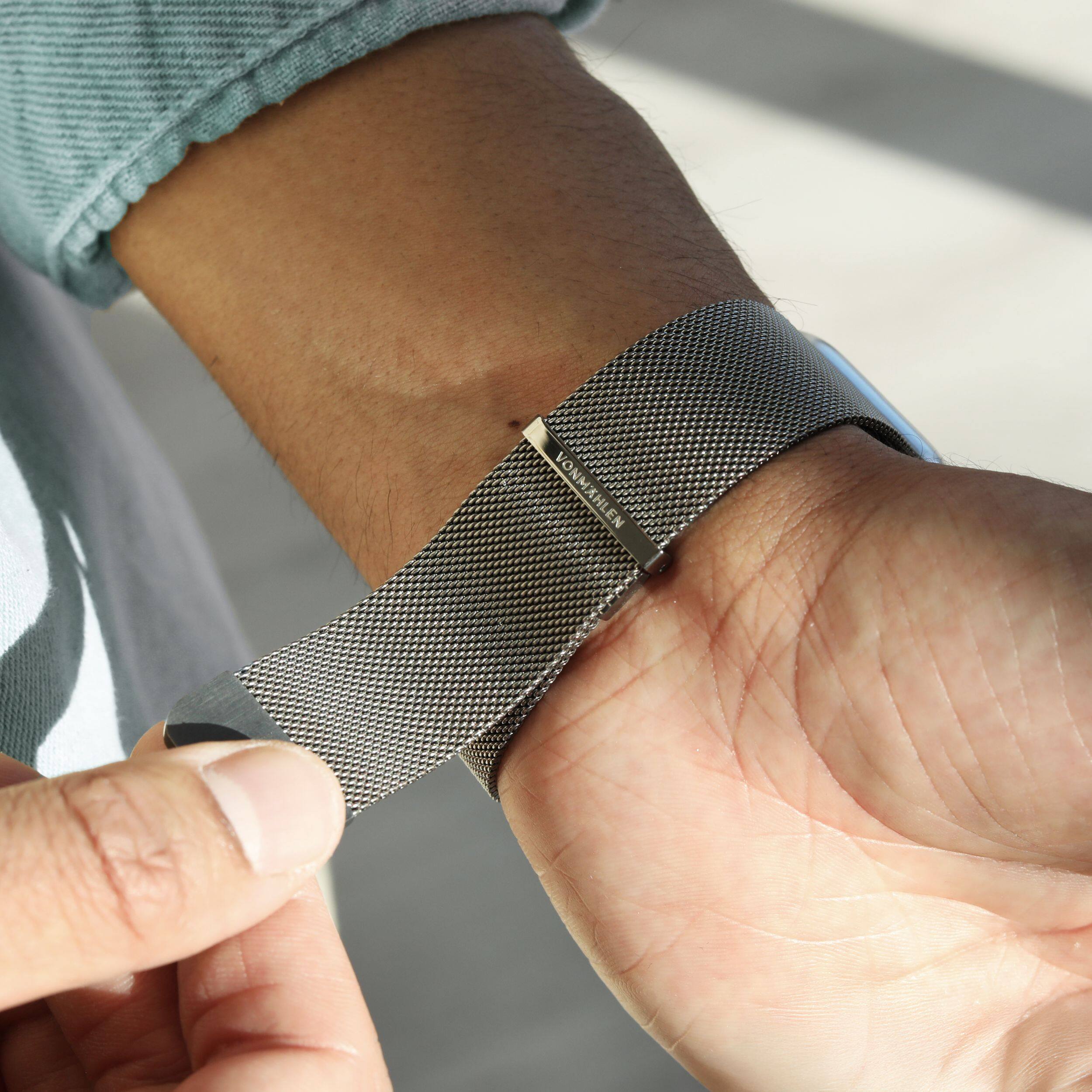 Back. Vonmahlen - Classic Band 2 silicone band for Apple Watch - Silver.