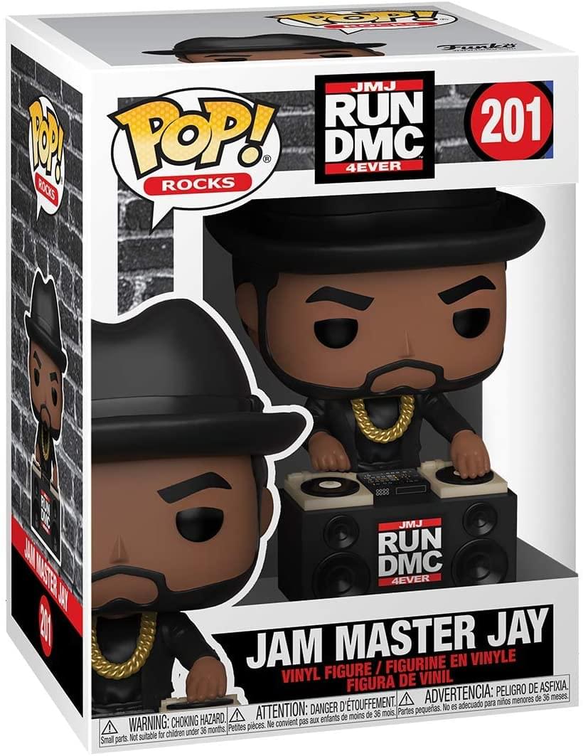NOPL TUEA JMJ RUN 201 W TOP! - DMC 4EVER ROCKS ROCKS DEC MAL MASTERR M  
JMJ RUN DMC 4EVER  
JAM MASTER JAY  
VINYL FIGURE / FIGURINE EN VINYLE  
FIGURA DE VINIL  
PELIGRO DE ASFIXIA D'TOUFFEMENT.  
ADVERTENCIA: para niños menores de 36 meses.  
DANGER: CHOKING HAZARD.  
ATTENTION: aux enfants de moins de 36 mois.  
WARNING: CHOKING HAZARD.  
Small parts. Not suitable for children under 36 months.