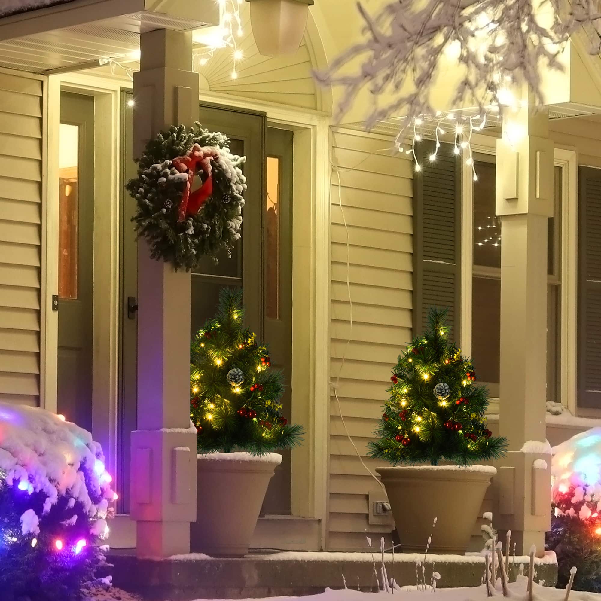 Homcom - 22.5in Christmas Tree 2-Pack Outdoor Pre-Lit Artificial Pine Cordless with 24 Warm White Lights and Stakes - Green