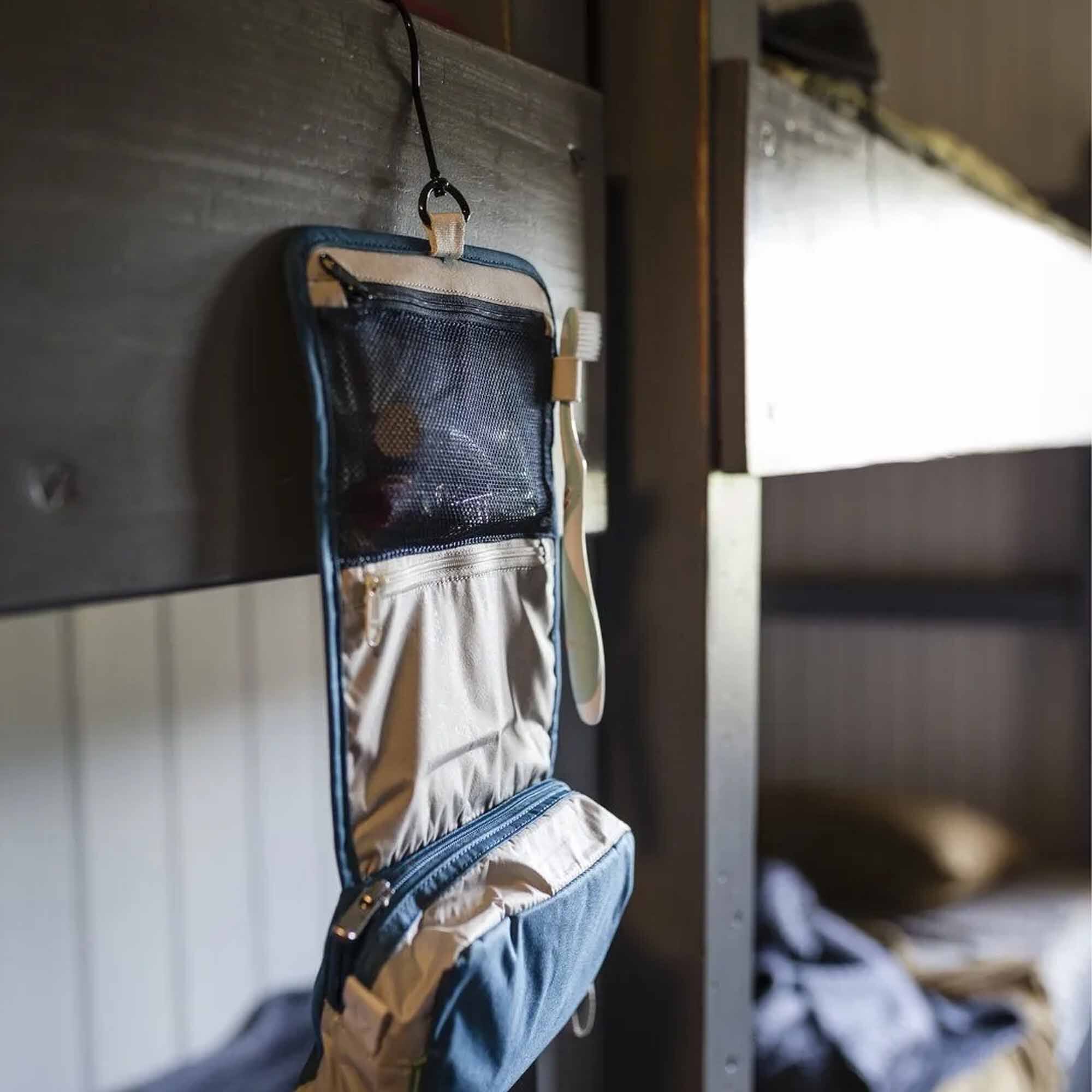 Alt View 3. VAUDE - Vaude Toiletry Bag M - Peanut Butter - Peanut Butter.