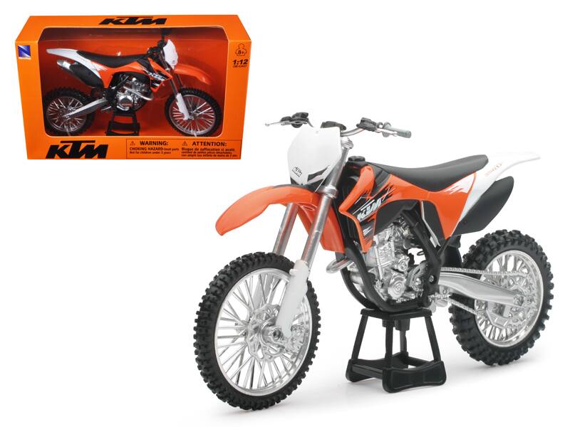 Sure, here is the corrected text:

---

**KTM**

**WARNING: CHOKING HAZARD - Small parts. Not for children under 3 years.**

**ATTENTION: Risque de suffocation - petits éléments. Ne convient pas aux enfants de moins de 3 ans.**

**1:12**

---

This text is from the packaging of the KTM motorcycle model.