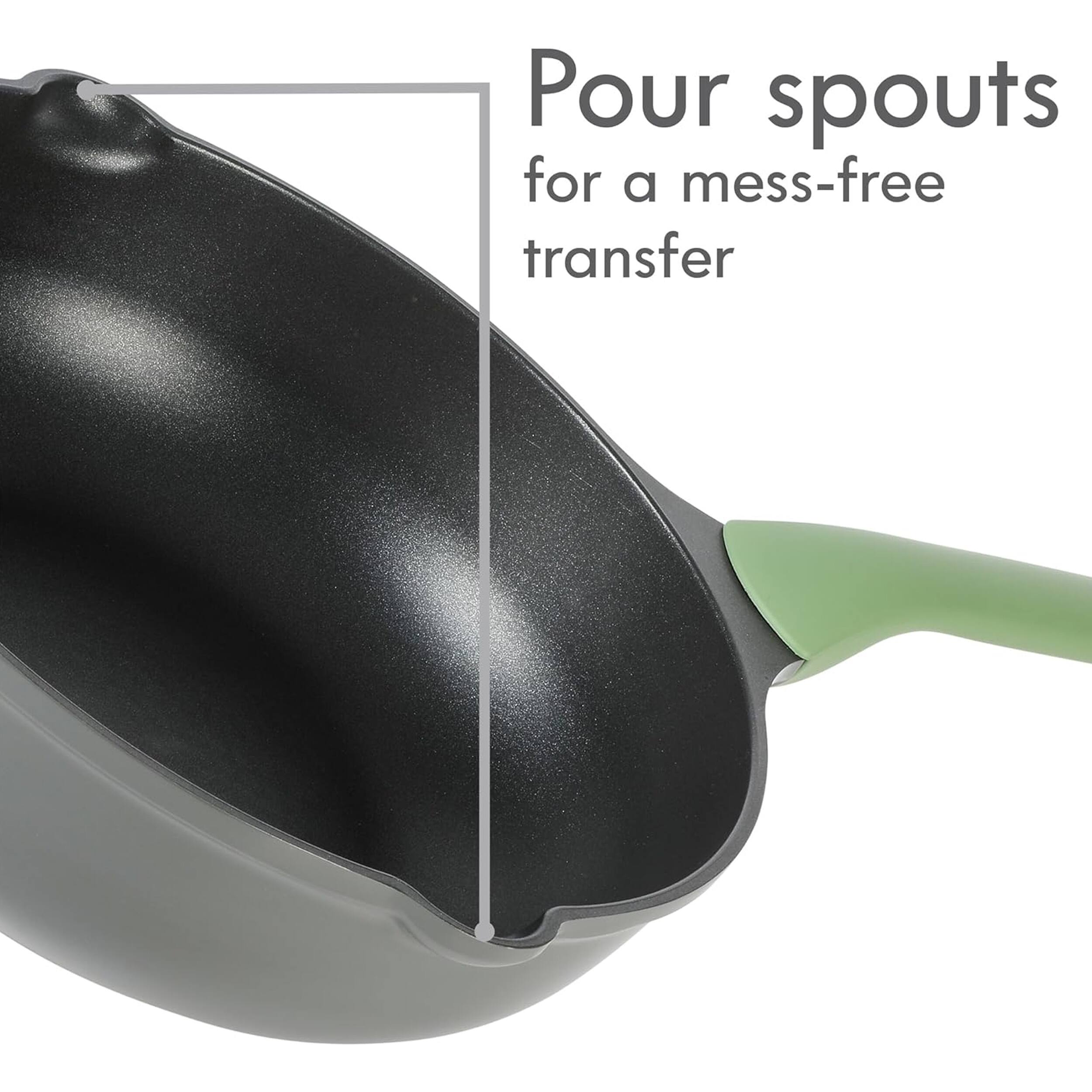 Pour spouts
for a mess-free transfer