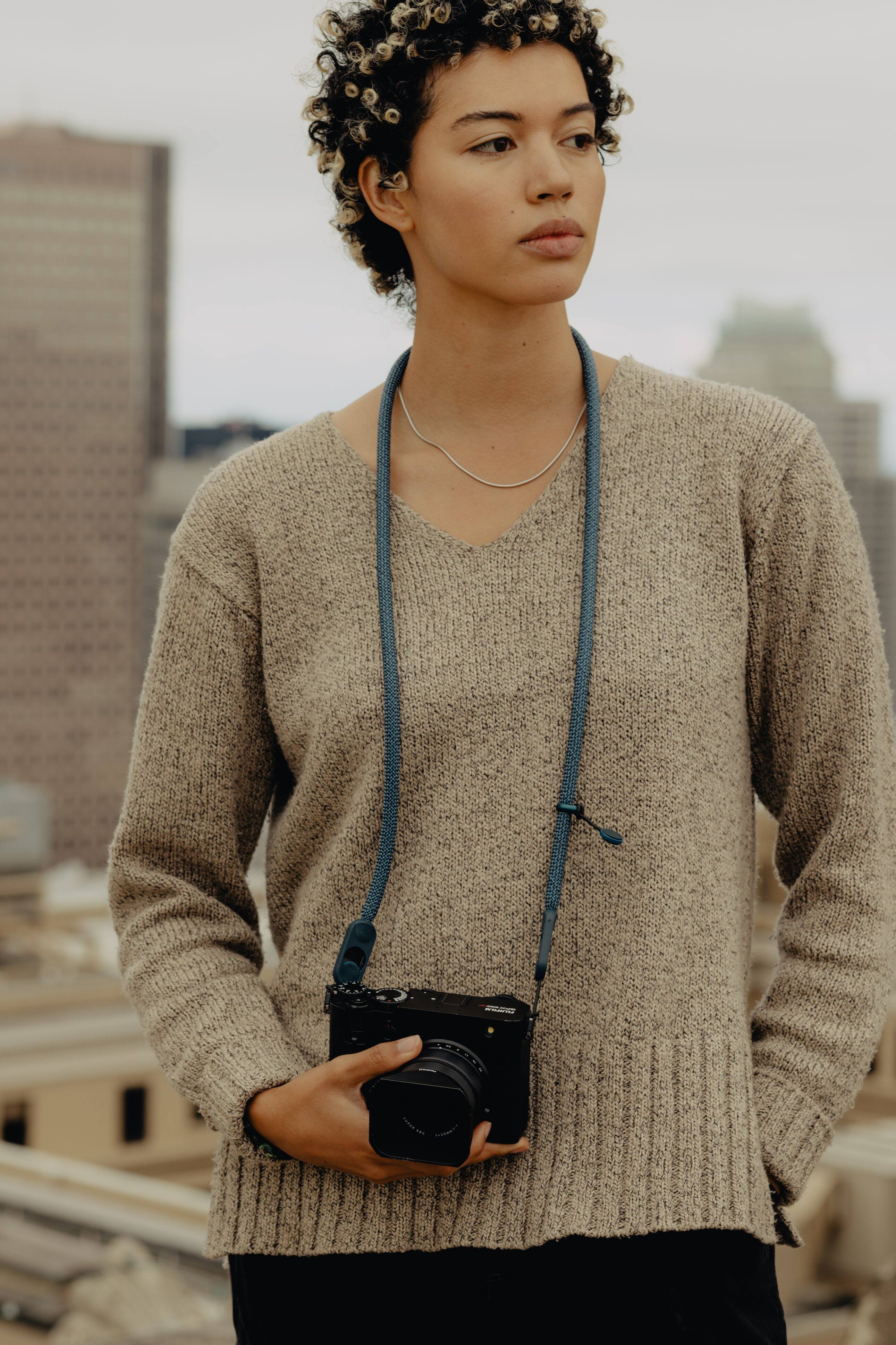 Left. Peak Design - Form Rope Camera Strap Standard Ocean - Ocean.