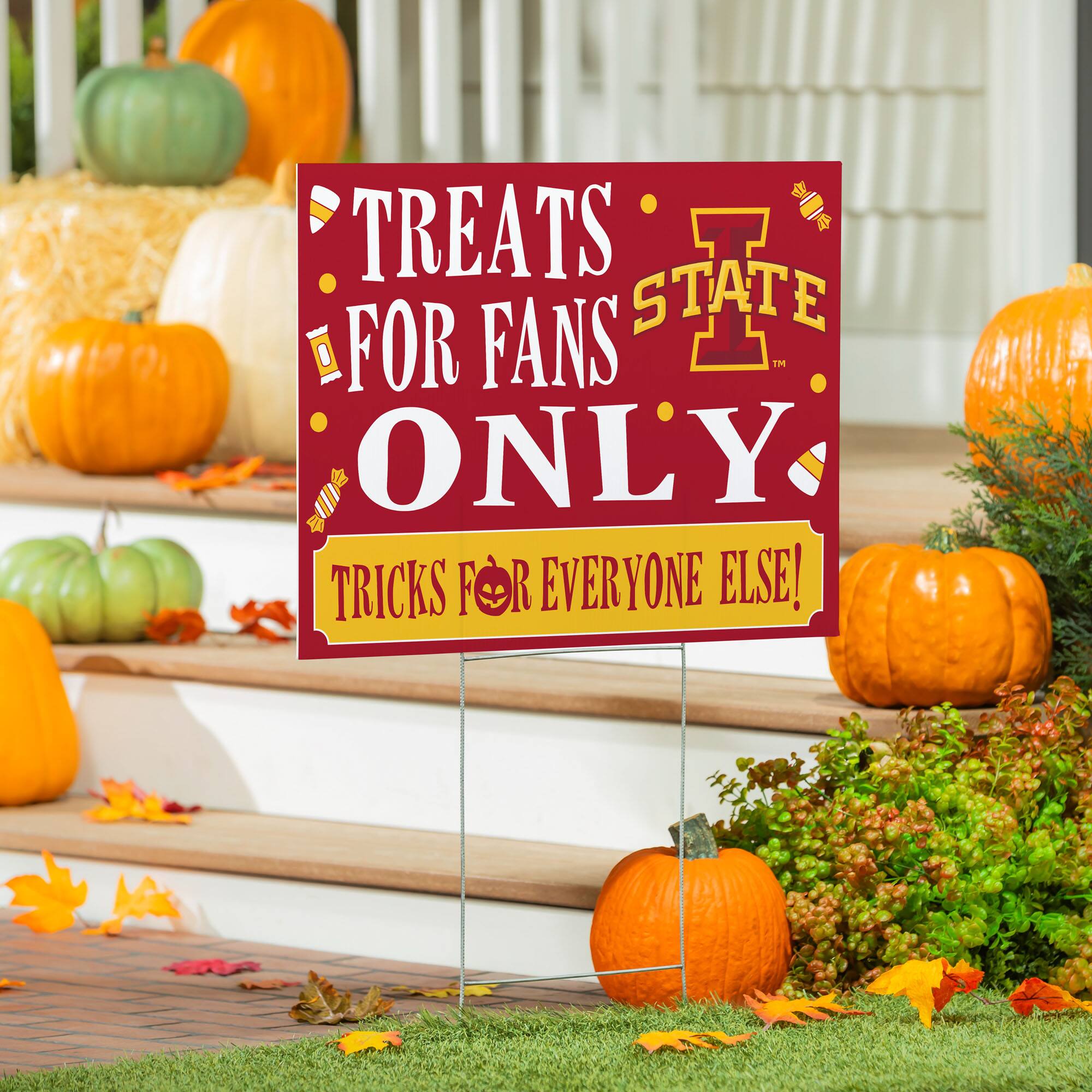 TREATS FOR FANS ONLY  
TRICKS FOR EVERYONE ELSE!  
STATE