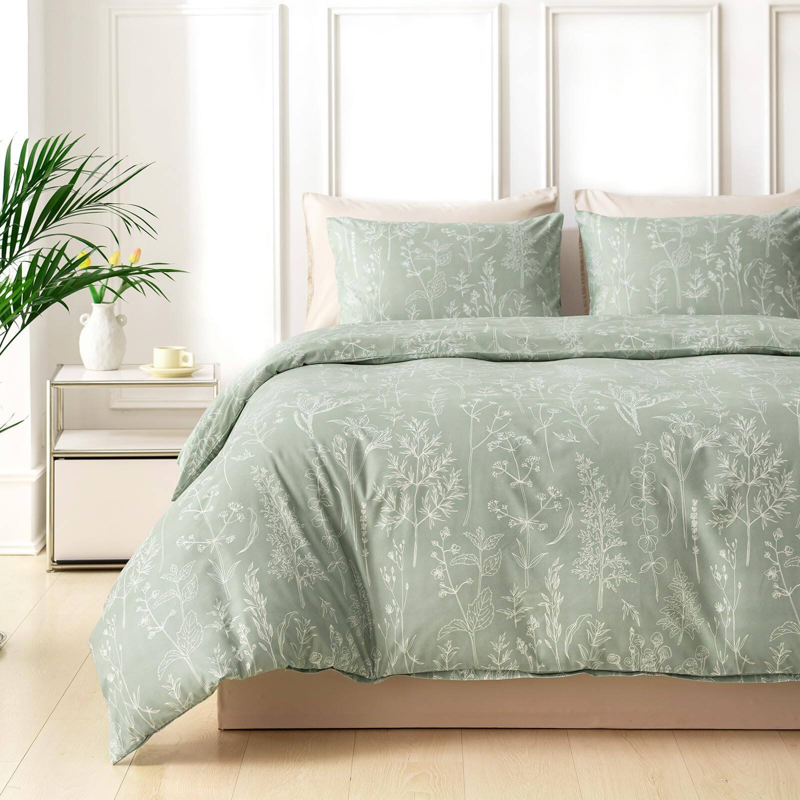 Left. Comfort Essence - Floral Duvet Cover Plant Flowers Pattern Bedding Set For All Season Soft Breathable With Zipper Closure - A: Muliticolor(no Comforter)-King (104×90 inch).