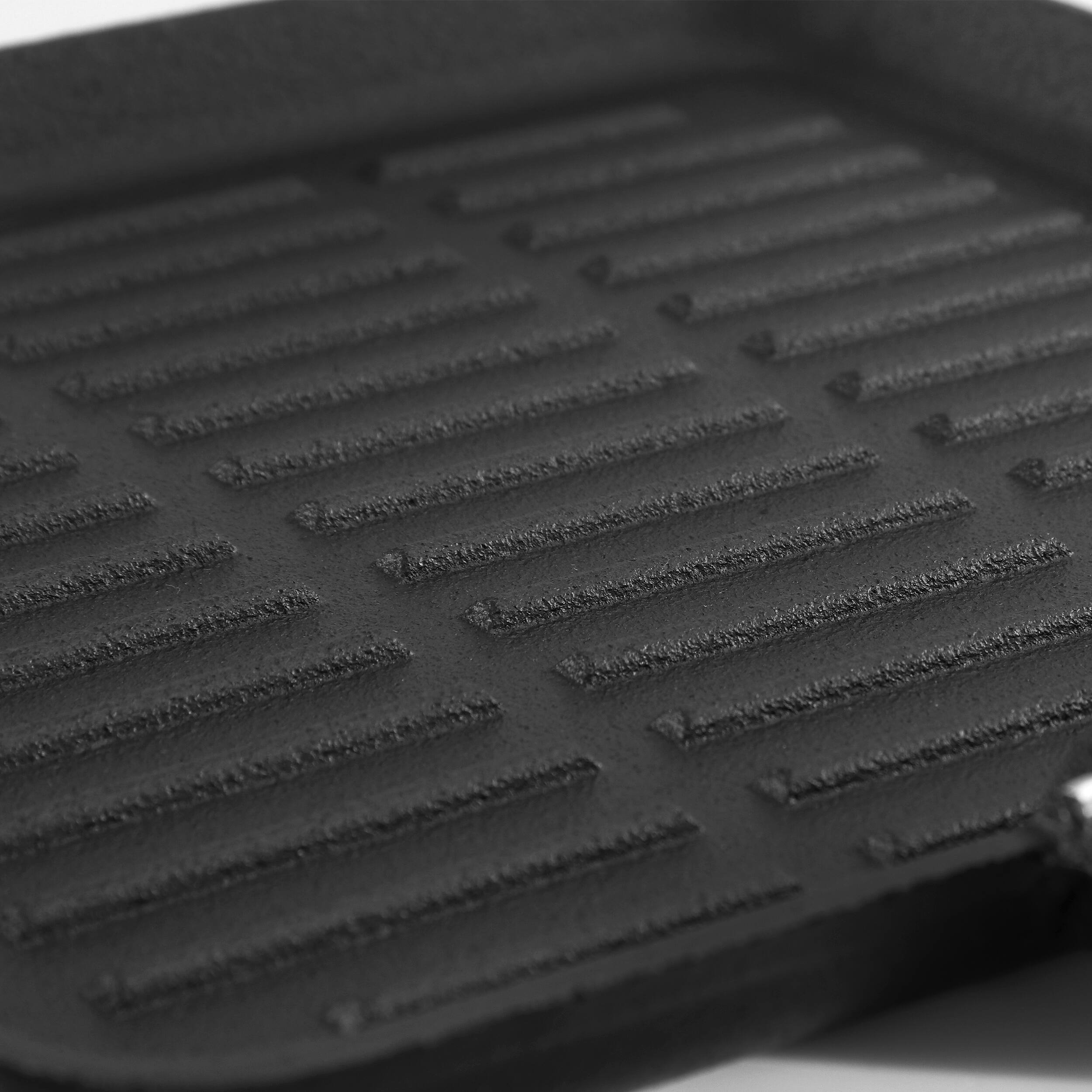 Alt View 2. Gibson - General Store Addlestone 11 Inch Pre-Seasoned Cast Iron Grill Pan with Foldable Wooden Handle - Black.