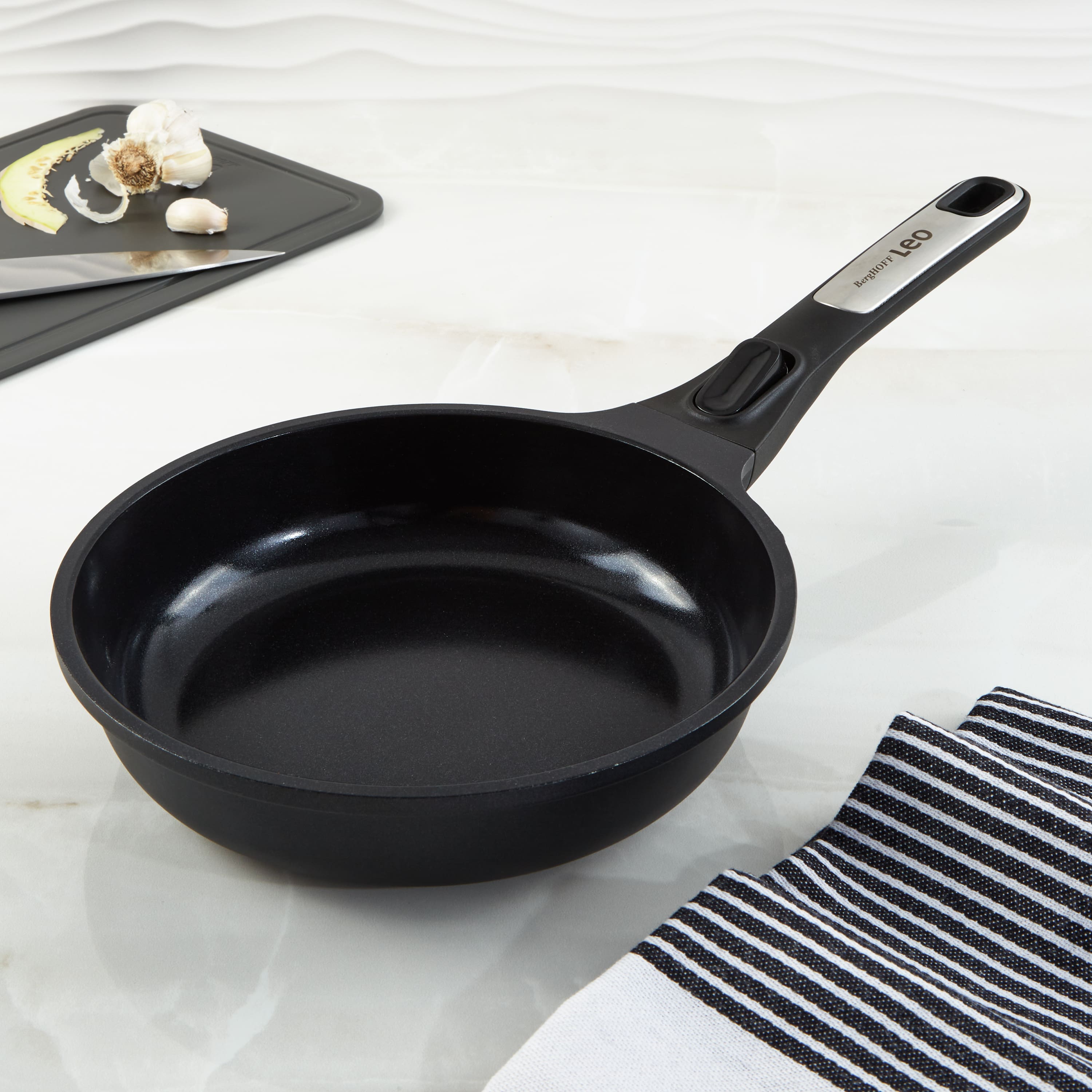 BergHOFF - Leo Phantom Nonstick Ceramic 8" Frying Pan, Recycled - Black