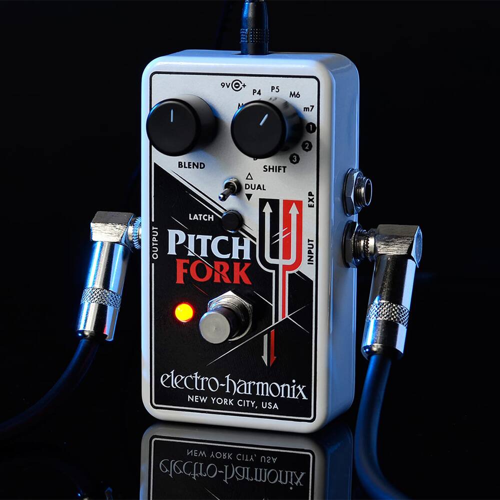 9V +  
P4 P5 M6 m7  
1 2 3  
BLEND SHIFT A DUAL EXP LATCH OUTPUT PITCH INPUT FORK  
electro-harmonix  
NEW YORK CITY, USA  

P4 P5 M6  
m7  
1 2 3  
BLEND SHIFT A DUAL EXP LATCH OUTPUT PITCH INPUT FORK  
electro-harmonix  
NEW YORK CITY, USA