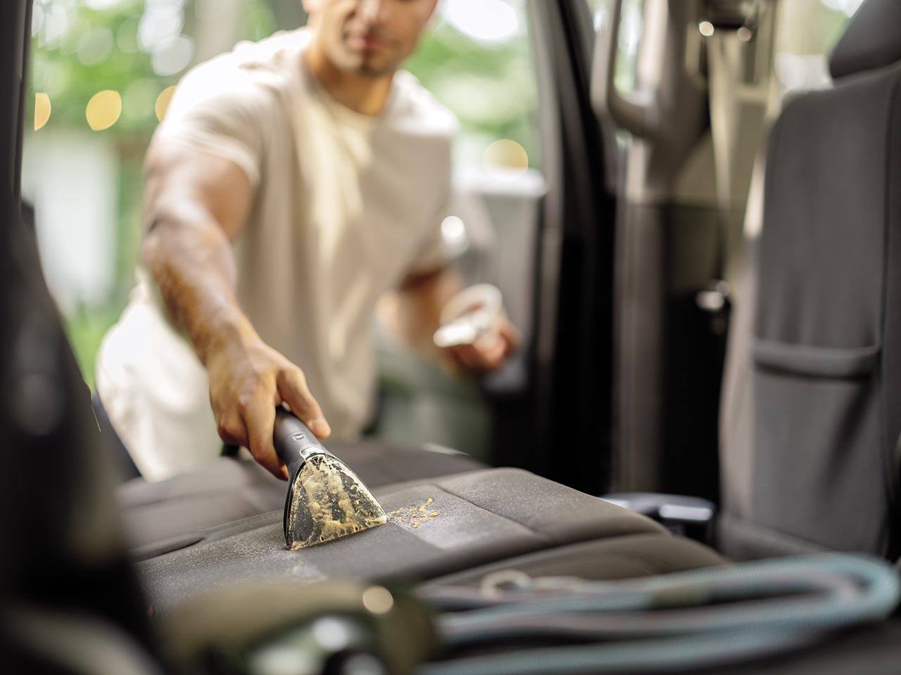 Left. BISSELL - Little Pet Pro Portable Carpet Cleaner - Green.