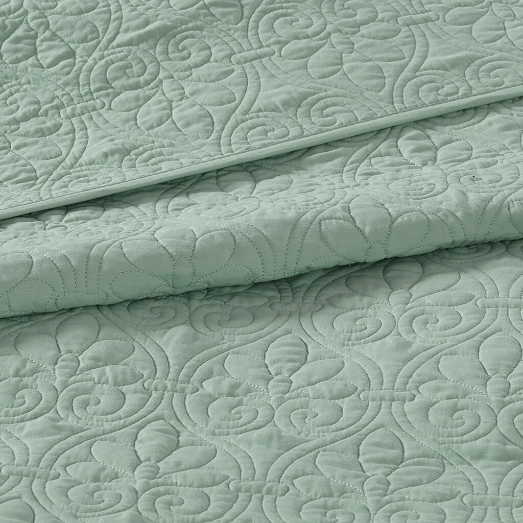 Alt View 5. Gracie Mills - Gracie Mills Sandy Reversible Cottage-Inspired Quilt Set - Seafoam.
