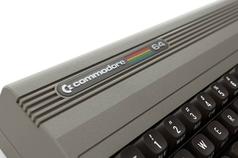 C commodore 64  
6 9 % 5  
SN $ 4  
PUR # 3  
CYN R Il 2  
RED E B !  
WHT 1 W  
PF BLK G