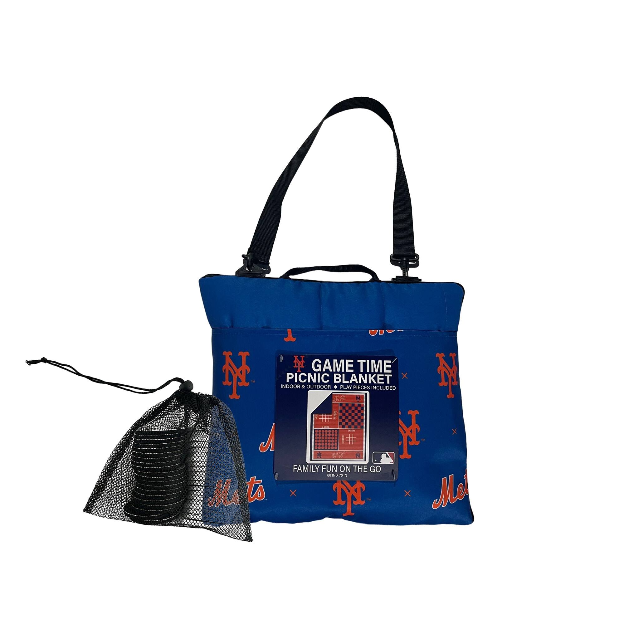 GAME TIME PICNIC BLANKET  
INDOOR & OUTDOOR • PLAY PIECES INCLUDED  
FAMILY FUN ON THE GO