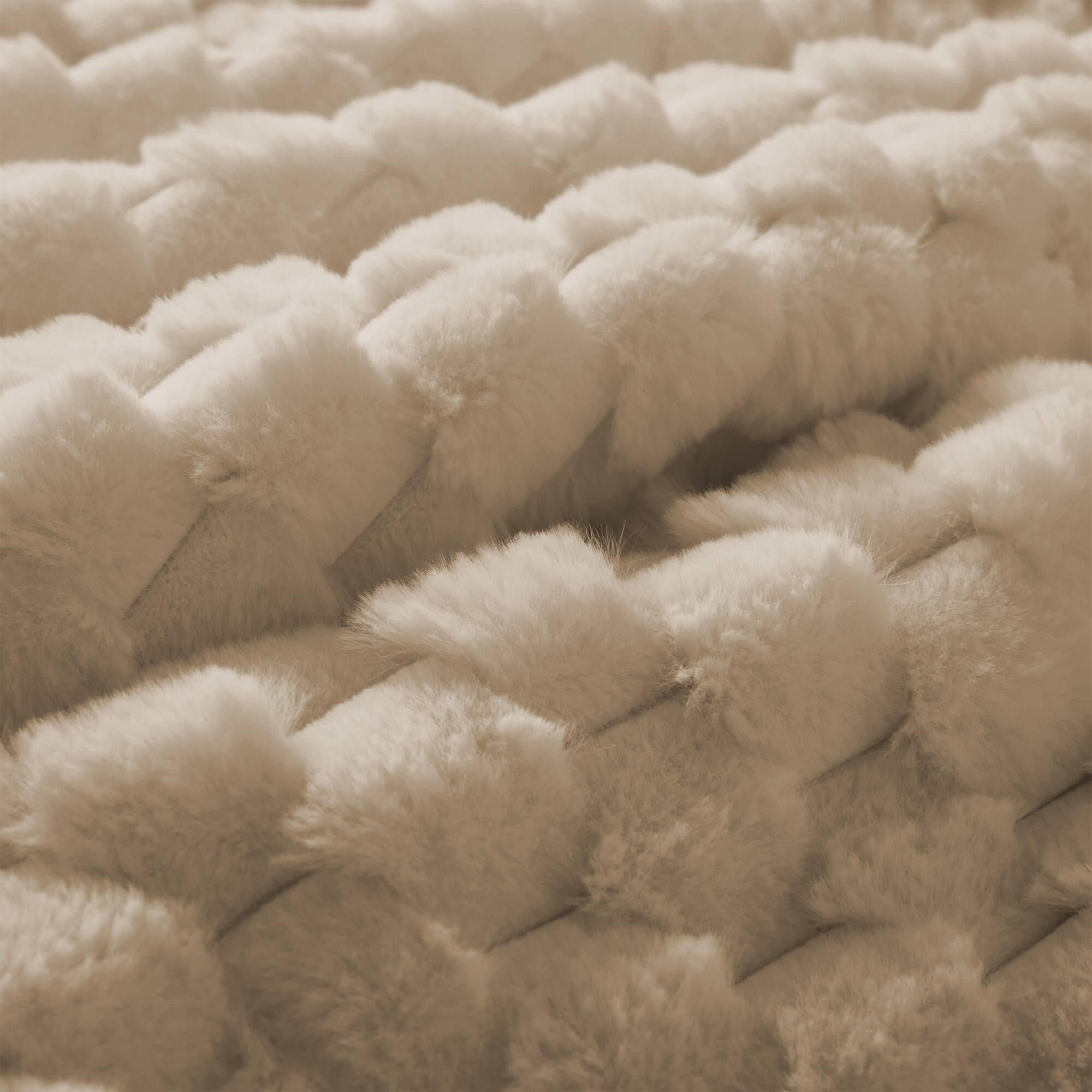 Back. Peace Nest - Peace Nest Faux Rabbit Fur Comforter Set, Ultra Soft Down Alternative Bedding Set, Kahkai, Queen - Kahkai.