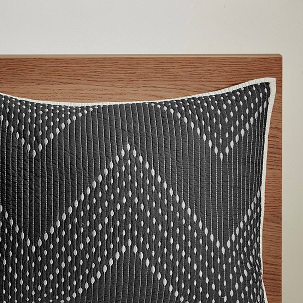 Alt View 2. Gracie Mills - Gracie Mills Huber 3-Piece Embroidered Cotton Quilt Set - Black.