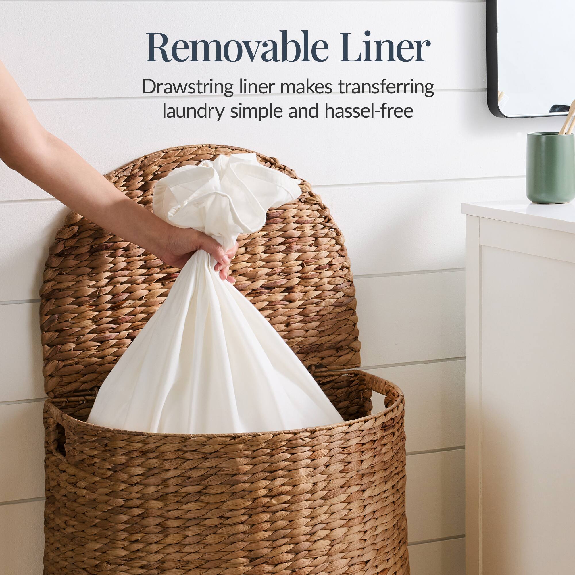 Removable Liner  
Drawstring liner makes transferring laundry simple and hassle-free