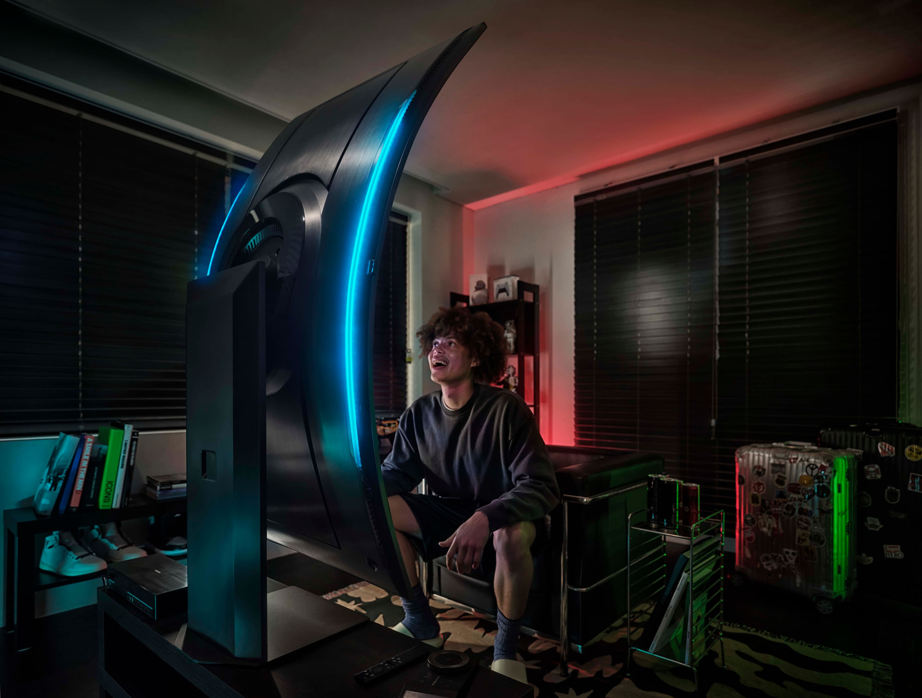 Alt View 30. Samsung - Odyssey Ark 55” LED Curved 4K UHD Gaming Monitor - Black.