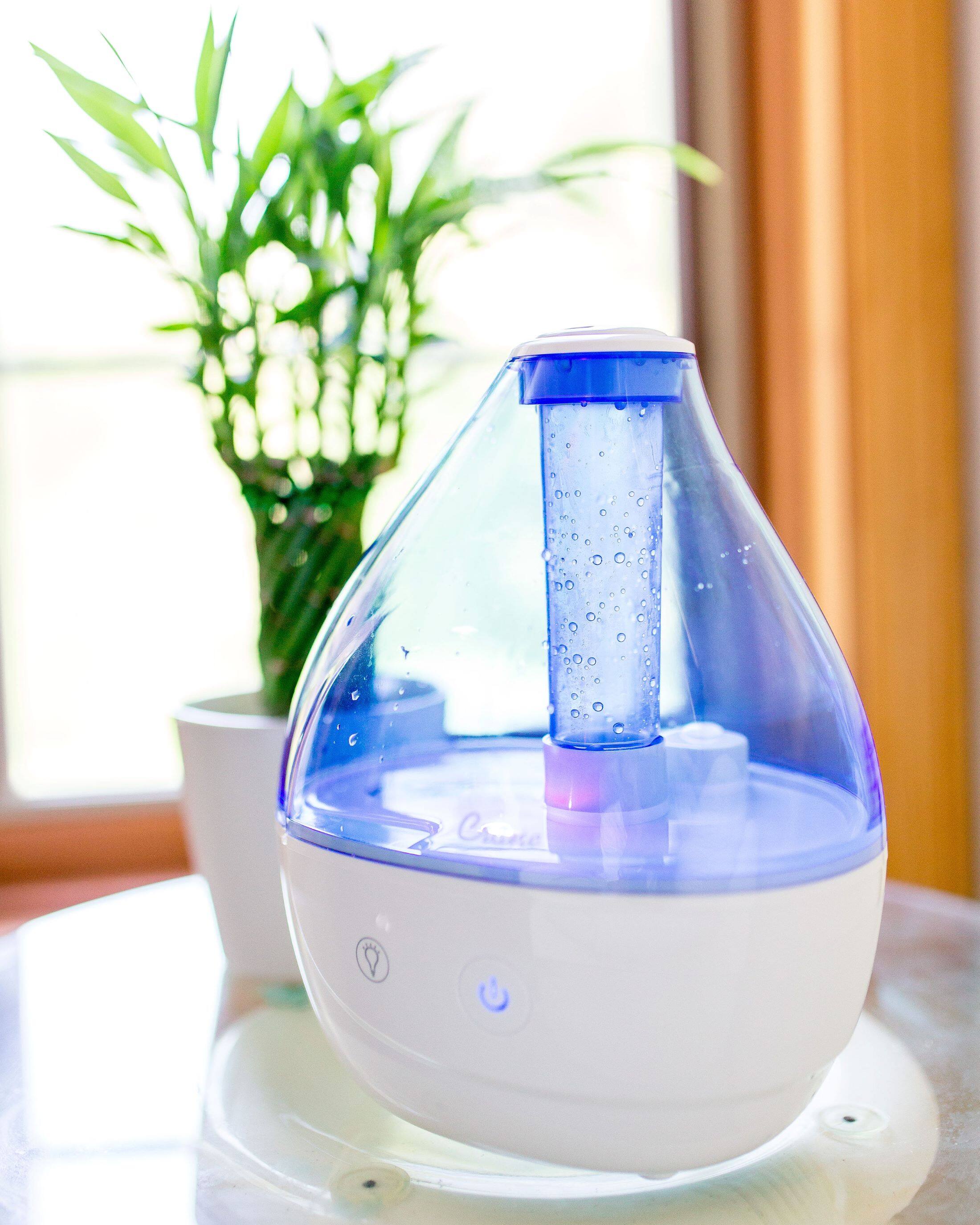 Angle. CRANE - Personal Ultrasonic Cool Mist Humidifier - Blue.