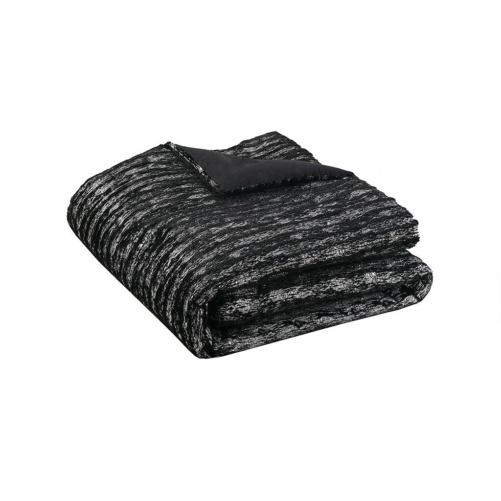 Alt View 4. Gracie Mills - Gracie Mills Maelona Metallic Print Faux Fur Comforter Set - Black/Silver.