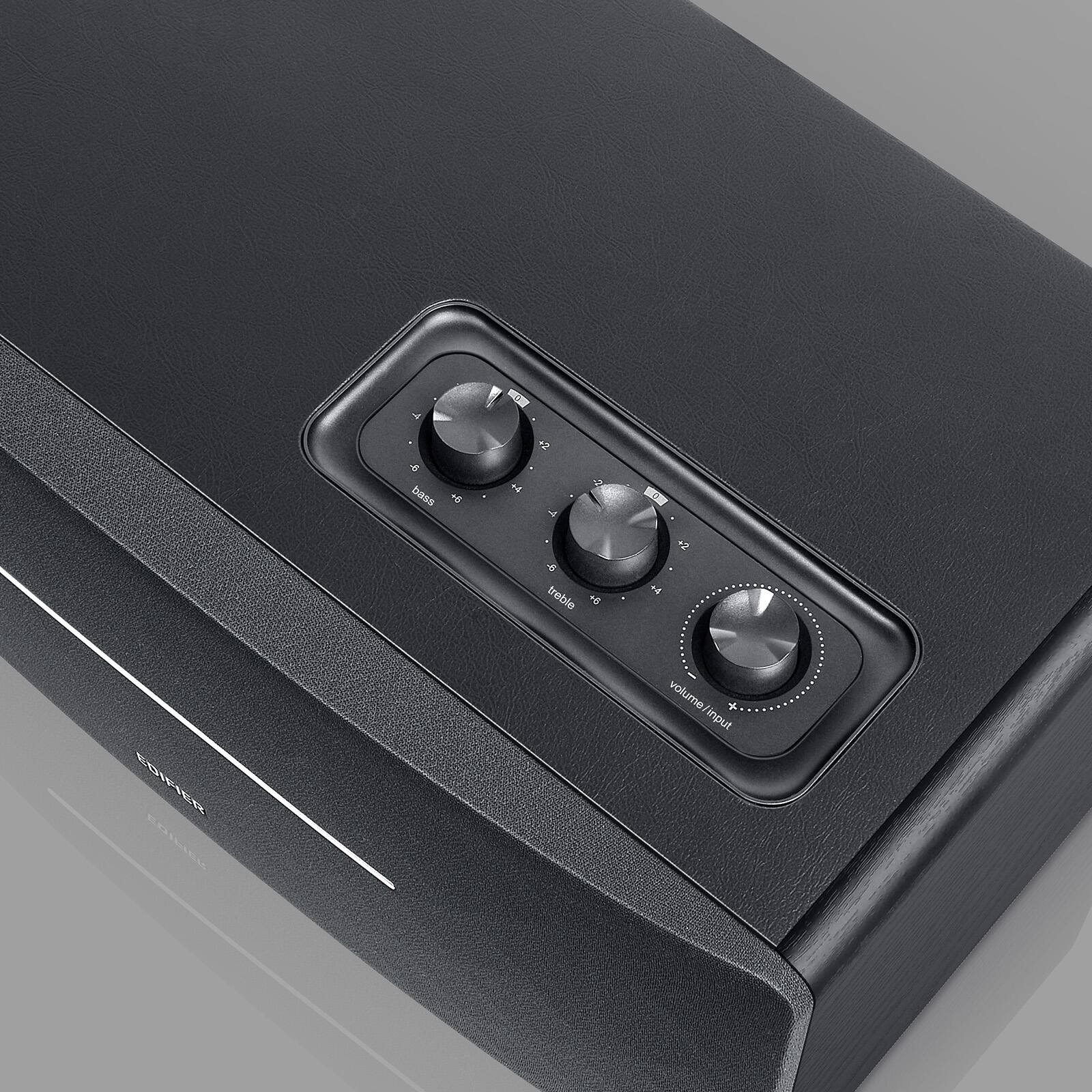 A - a bass +6 i4 +2 -2 - E treble -6 +2 EOIER COM volume/input volume M input