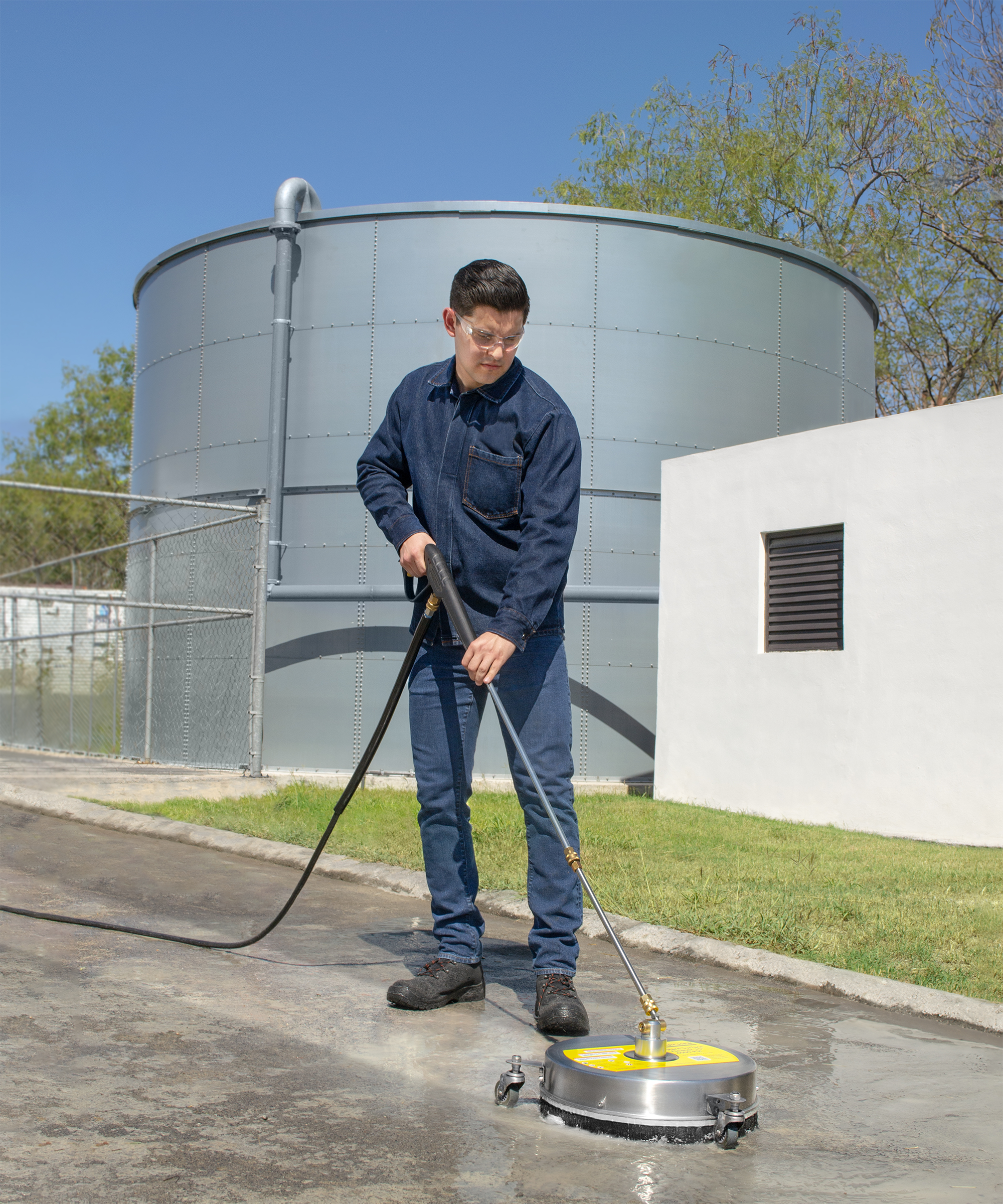 Left. Karcher - 4000 PSI Universal Metal Surface Cleaner for Pressure Washers, 3 Wheels, 2 Extension Wands, 1/4 Quick Connect.