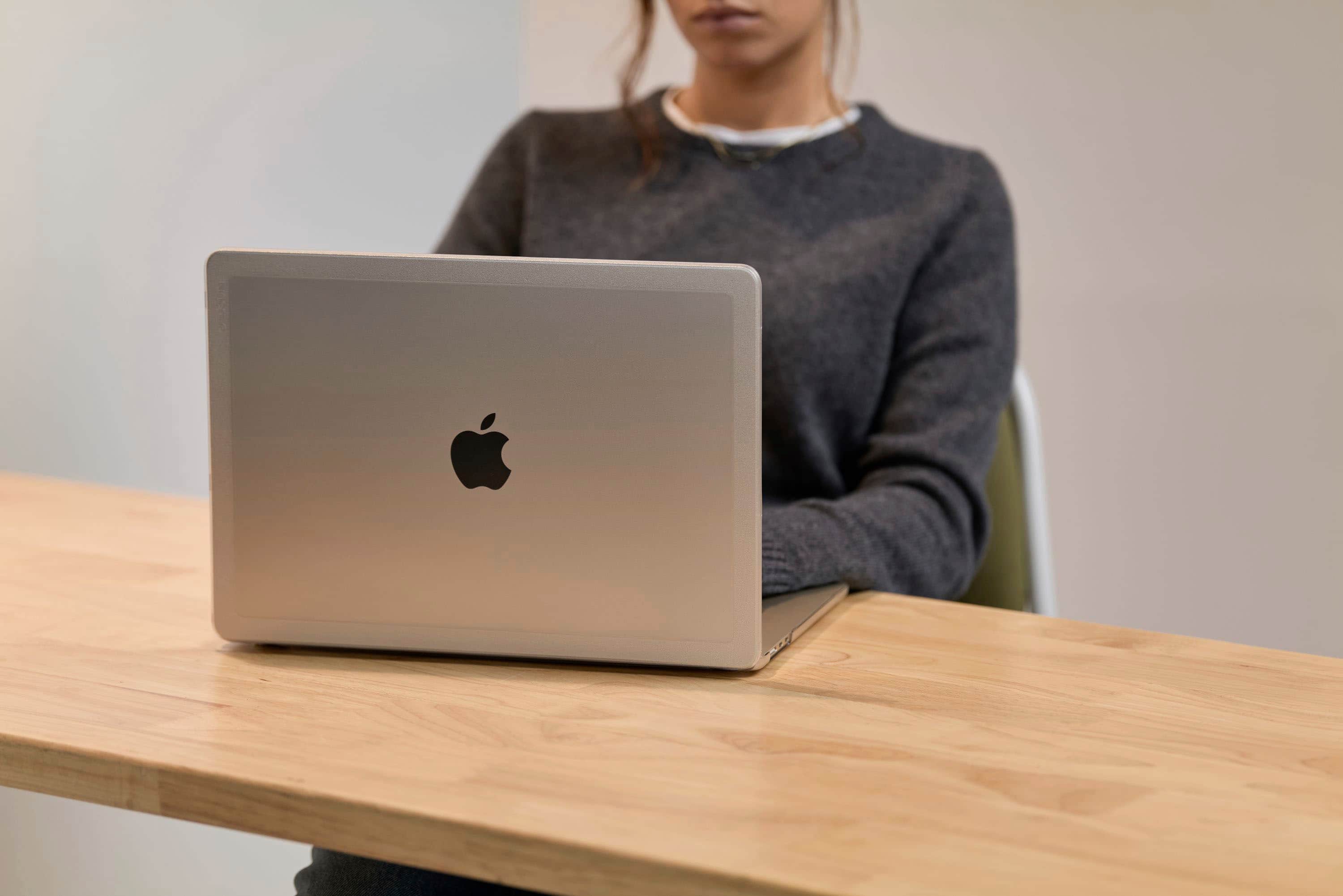 Alt View 16. Incase - Edge Hard Shell Case for MacBook Pro 16-inch M3 2023 and M4 2024 - Clear.