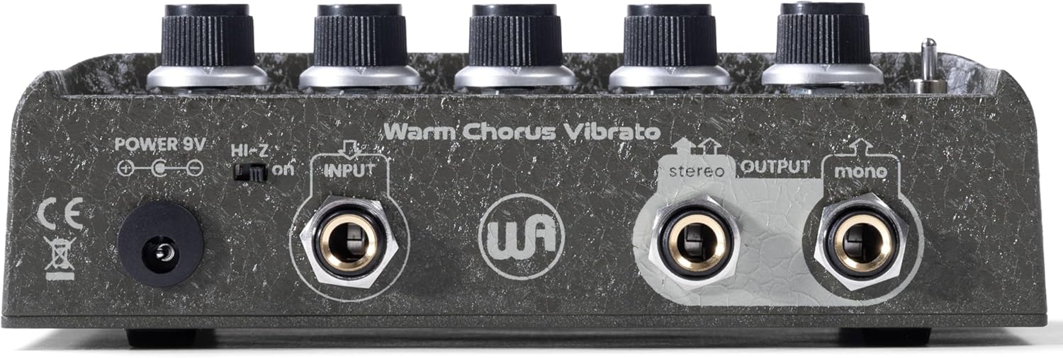 POWER 9V + CE x HI-Z III on Warm Chorus Vibrato  
INPUT stereo OUTPUT mono
