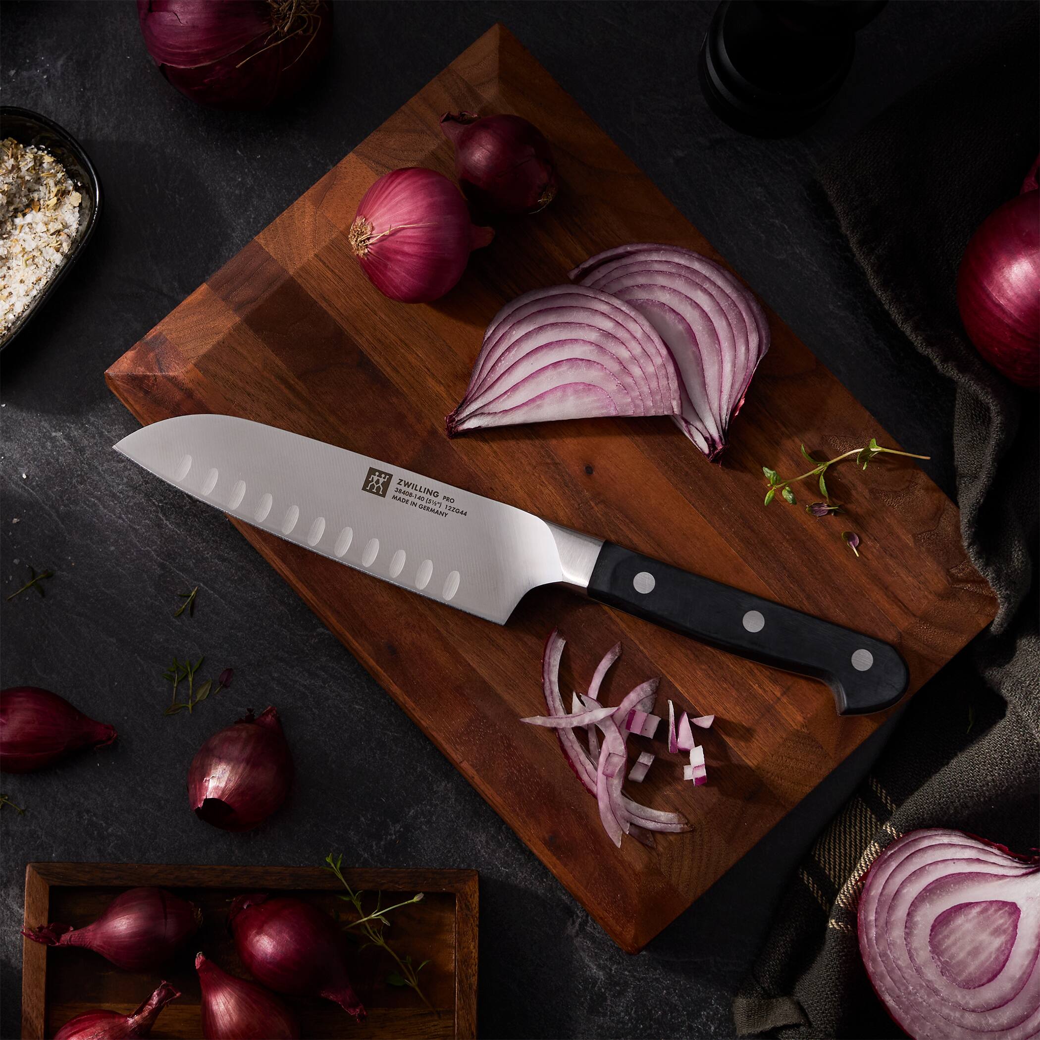 ZWILLING Pro Santoku Knife - Thumbnail 4