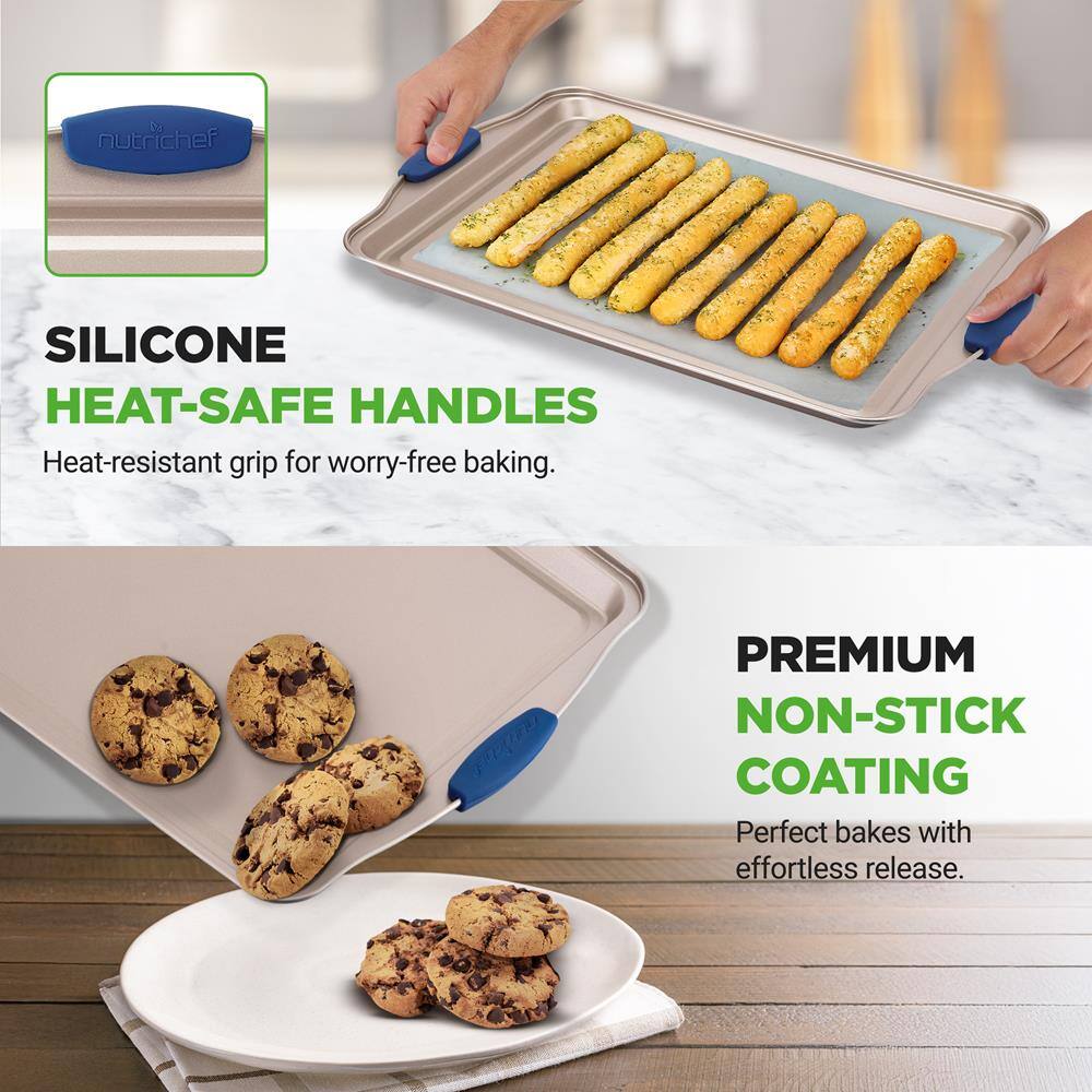 SILICONE HEAT-SAFE HANDLES  
Heat-resistant grip for worry-free baking.

PREMIUM NON-STICK COATING  
Perfect bakes with effortless release.