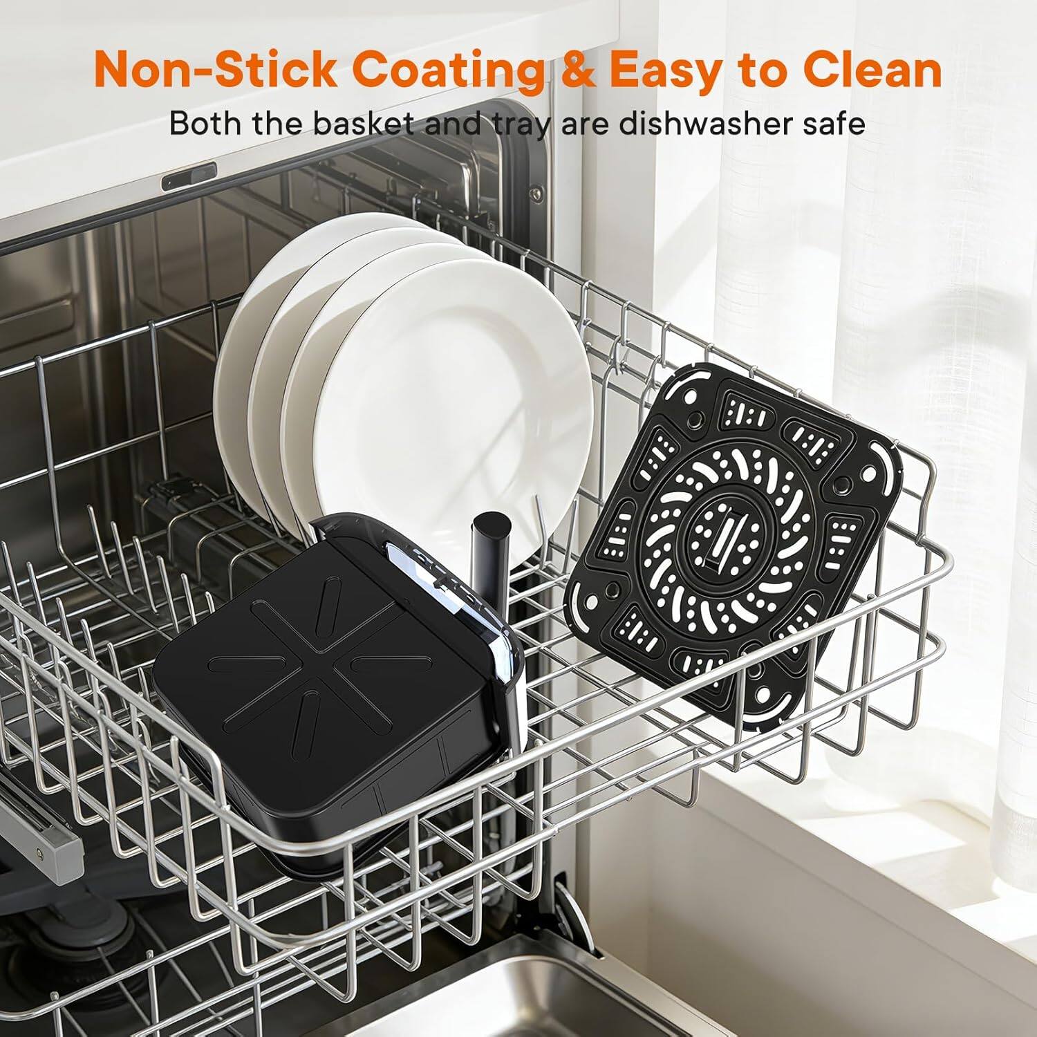 Non-Stick Coating & Easy to Clean  
Both the basket and tray are dishwasher safe