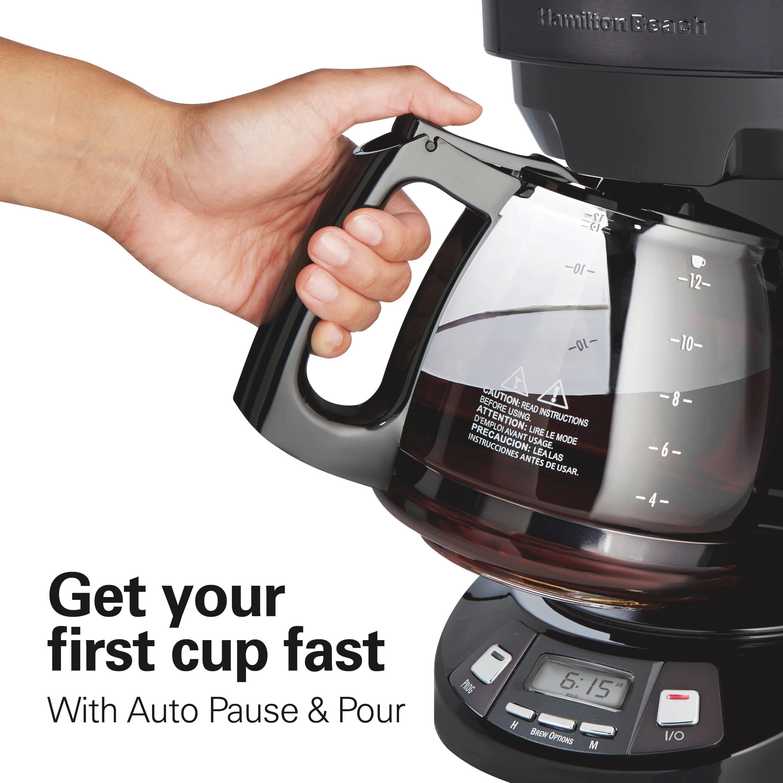 Hamilton Beach

BEFORE USING: READ ATTENTION: USING INSTRUCTIONS D'EMPLOI DI LIRE AVANT LE MODE INSTRUCCIONES LEA LAS ANTES DE USAR.

Get your first cup fast With Auto Pause & Pour

6:15 AM

BREW OPTIONS

I/O