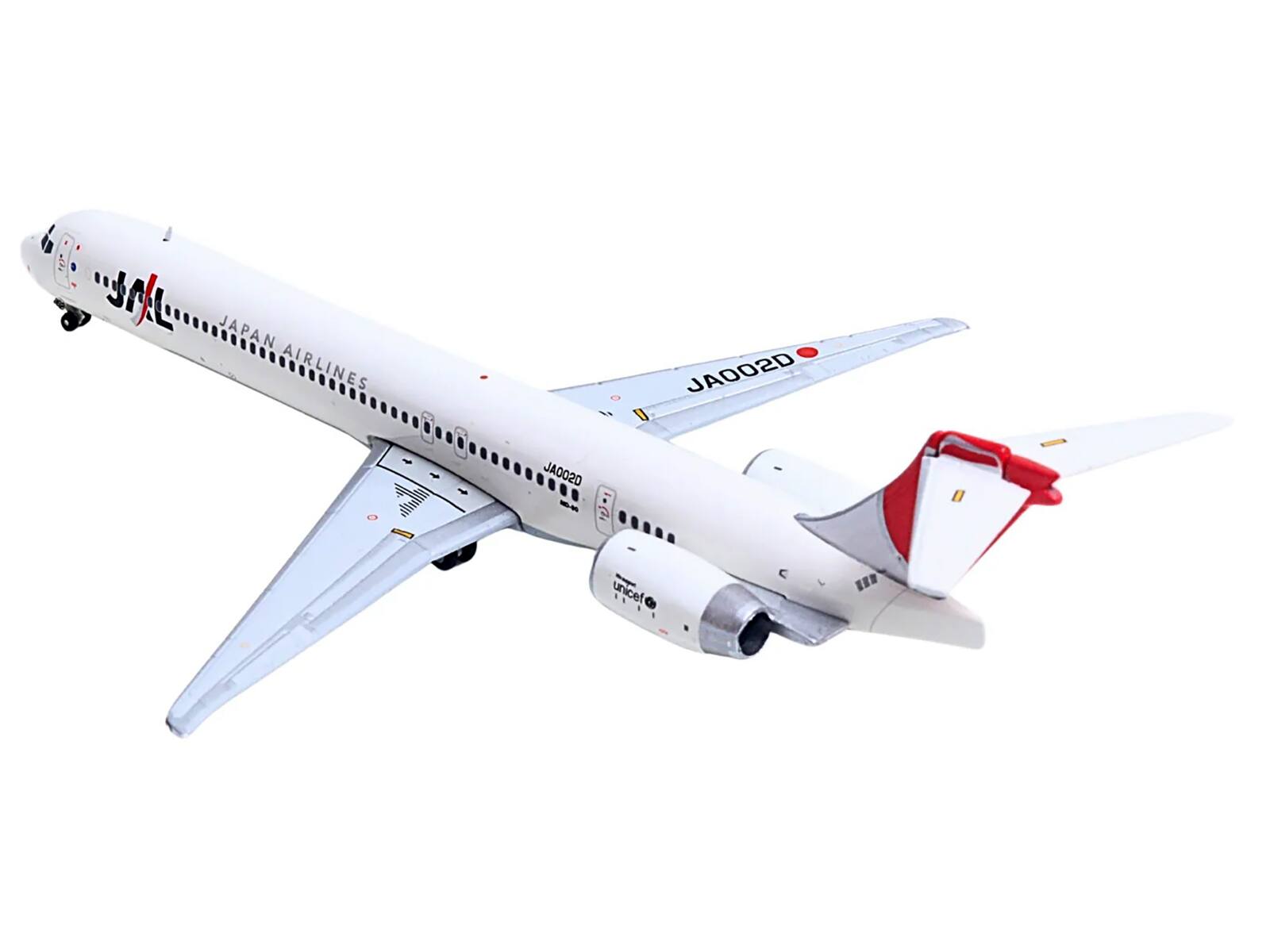 JAPAN AIRLINES JA002D unicef