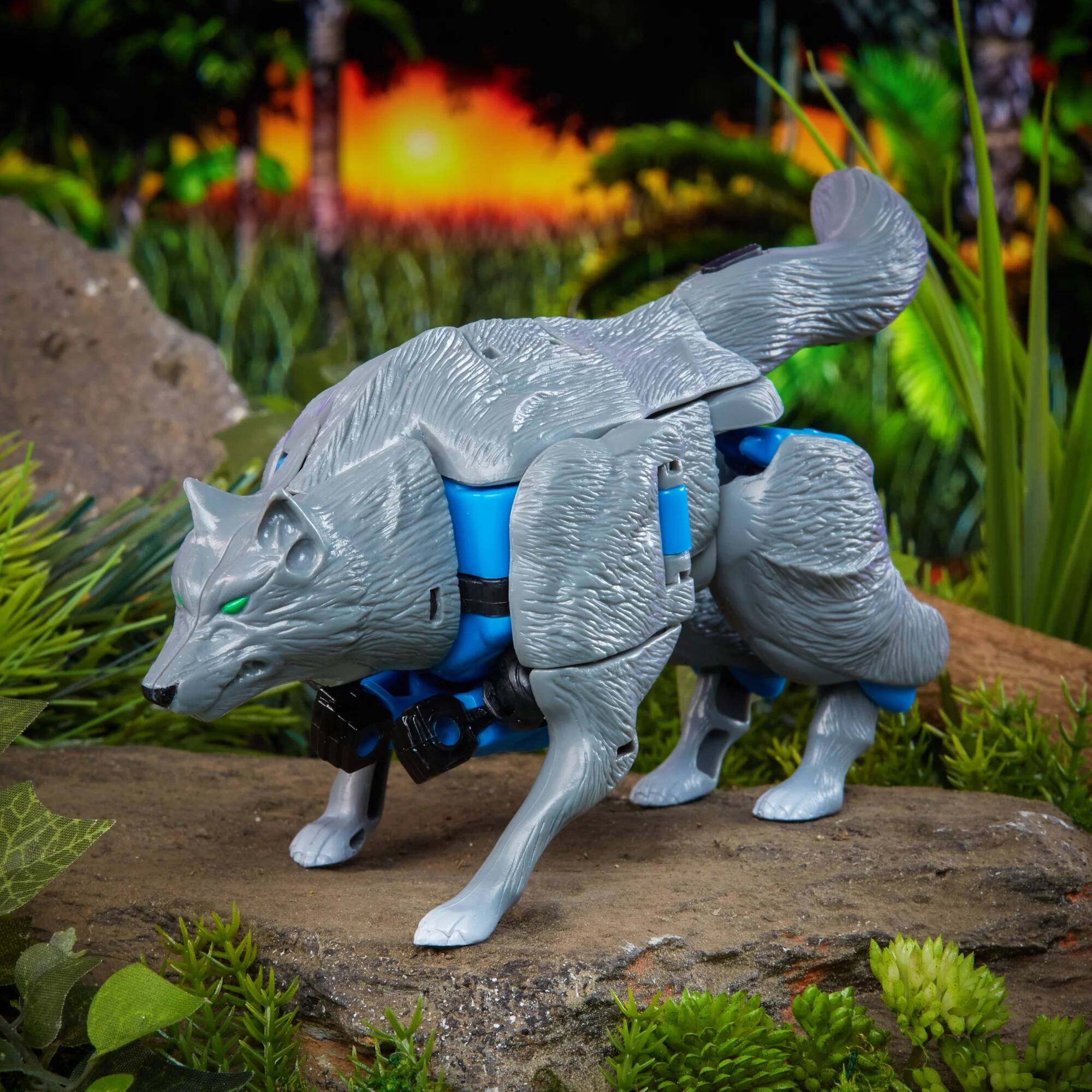 Alt View 4. Transformers - Transformers: Vintage Beast Wars Maximal Wolfang Kids Toy Action Figure.